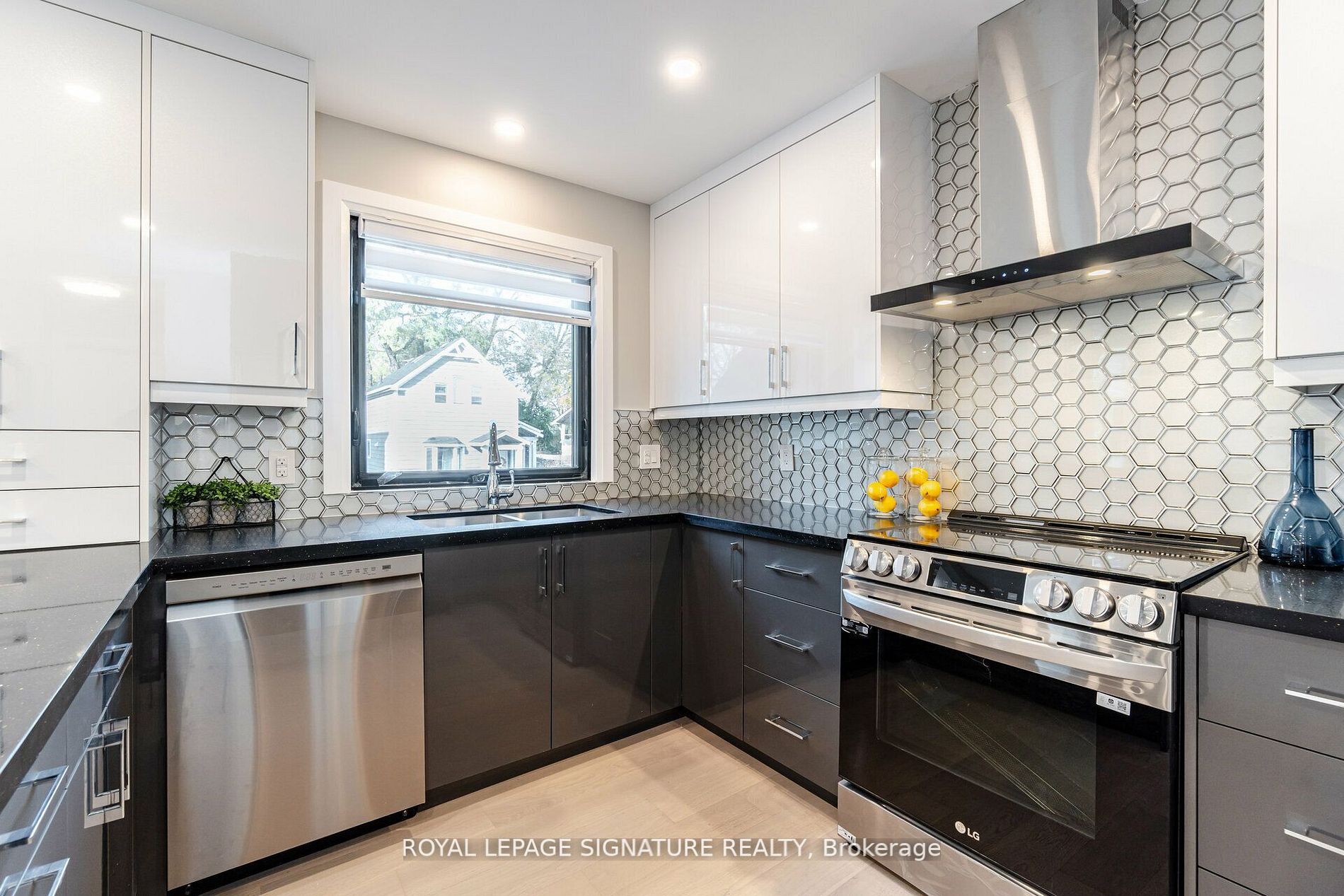 10 Bayside Avenue