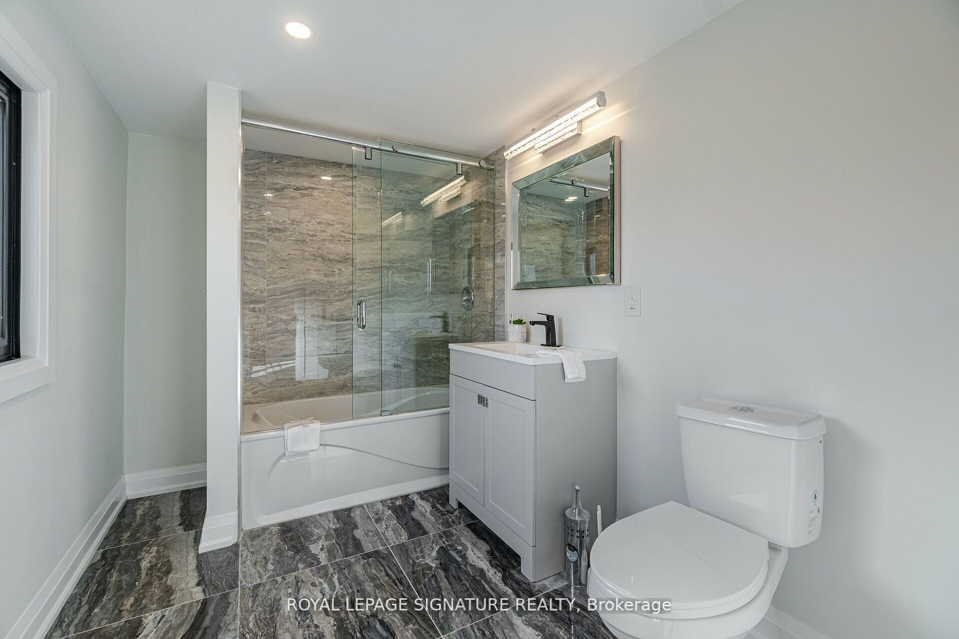 10 Bayside Avenue