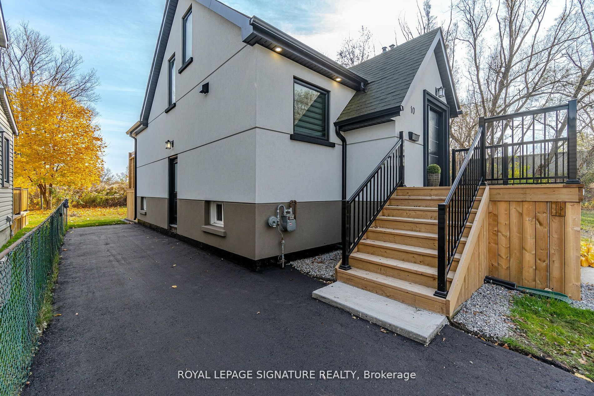 10 Bayside Avenue
