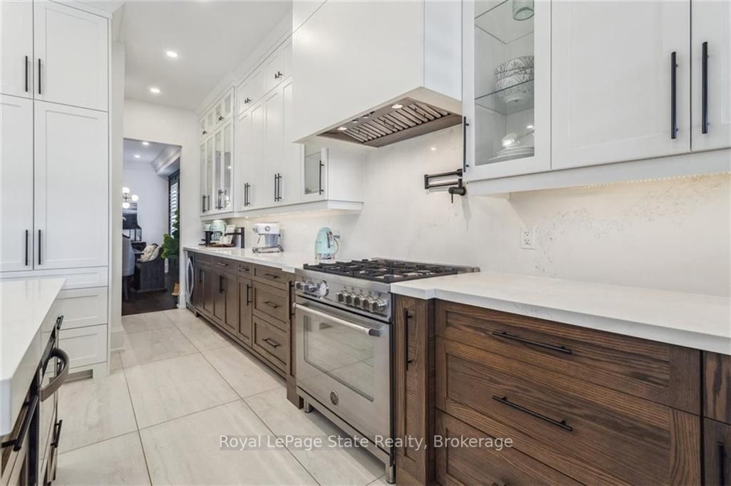 37 DEERHURST Road