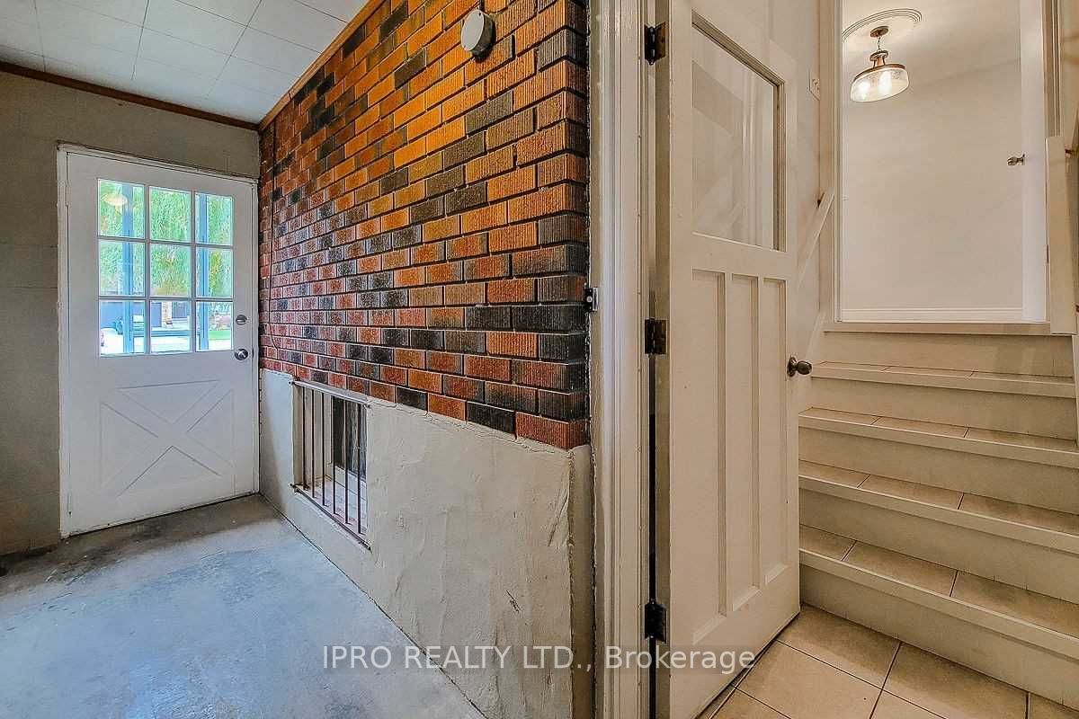 20 Highland Road W