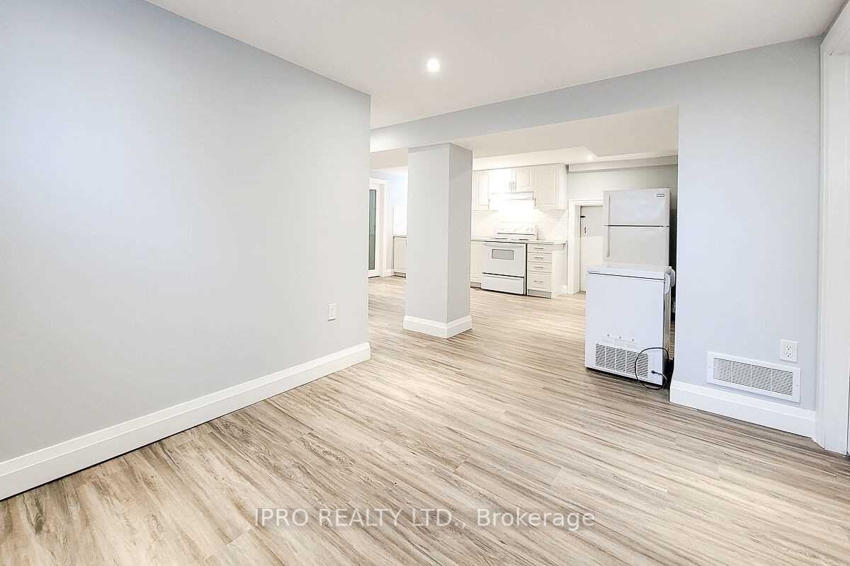 20 Highland Road W