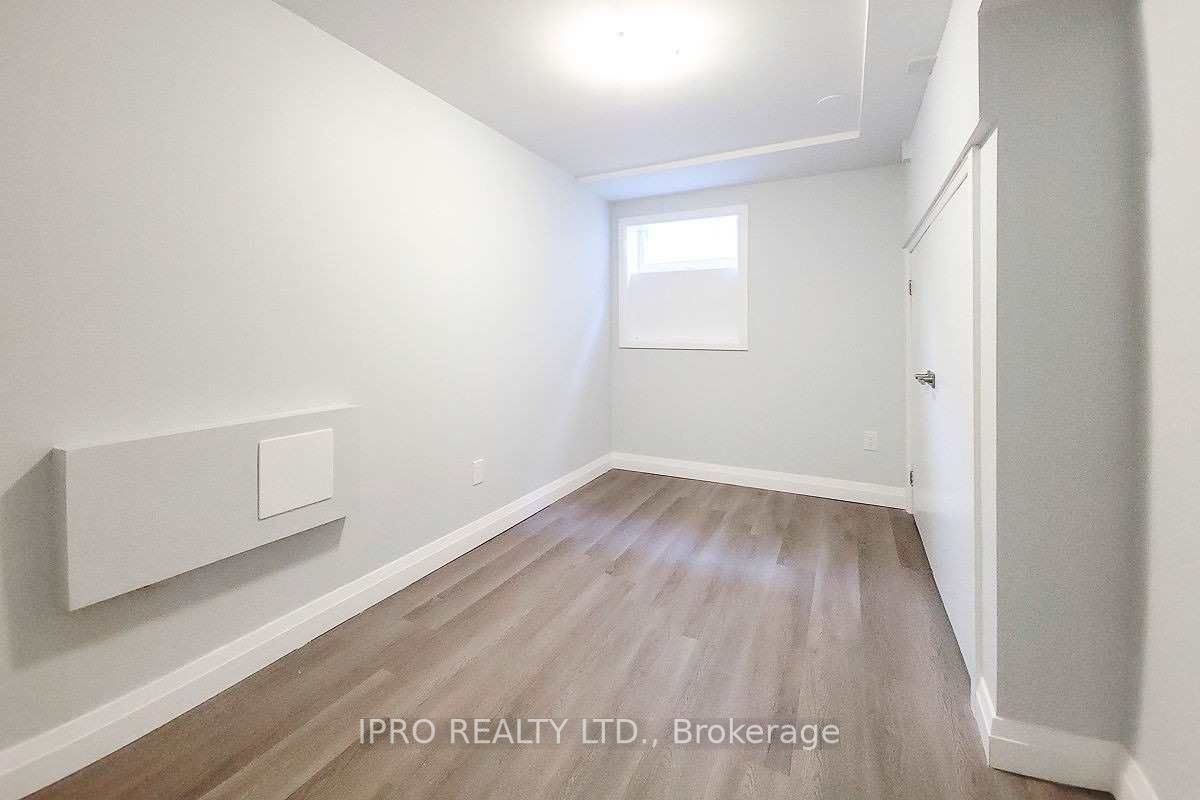 20 Highland Road W