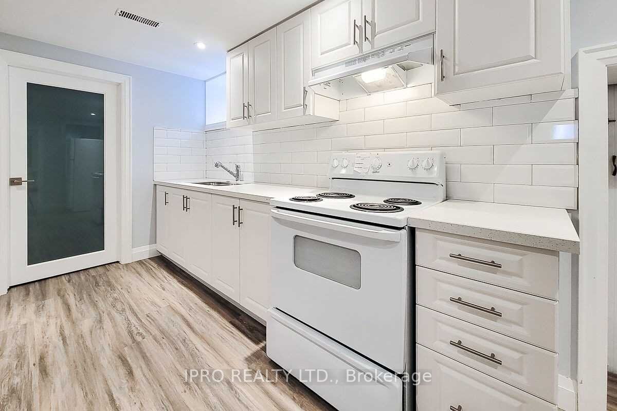 20 Highland Road W