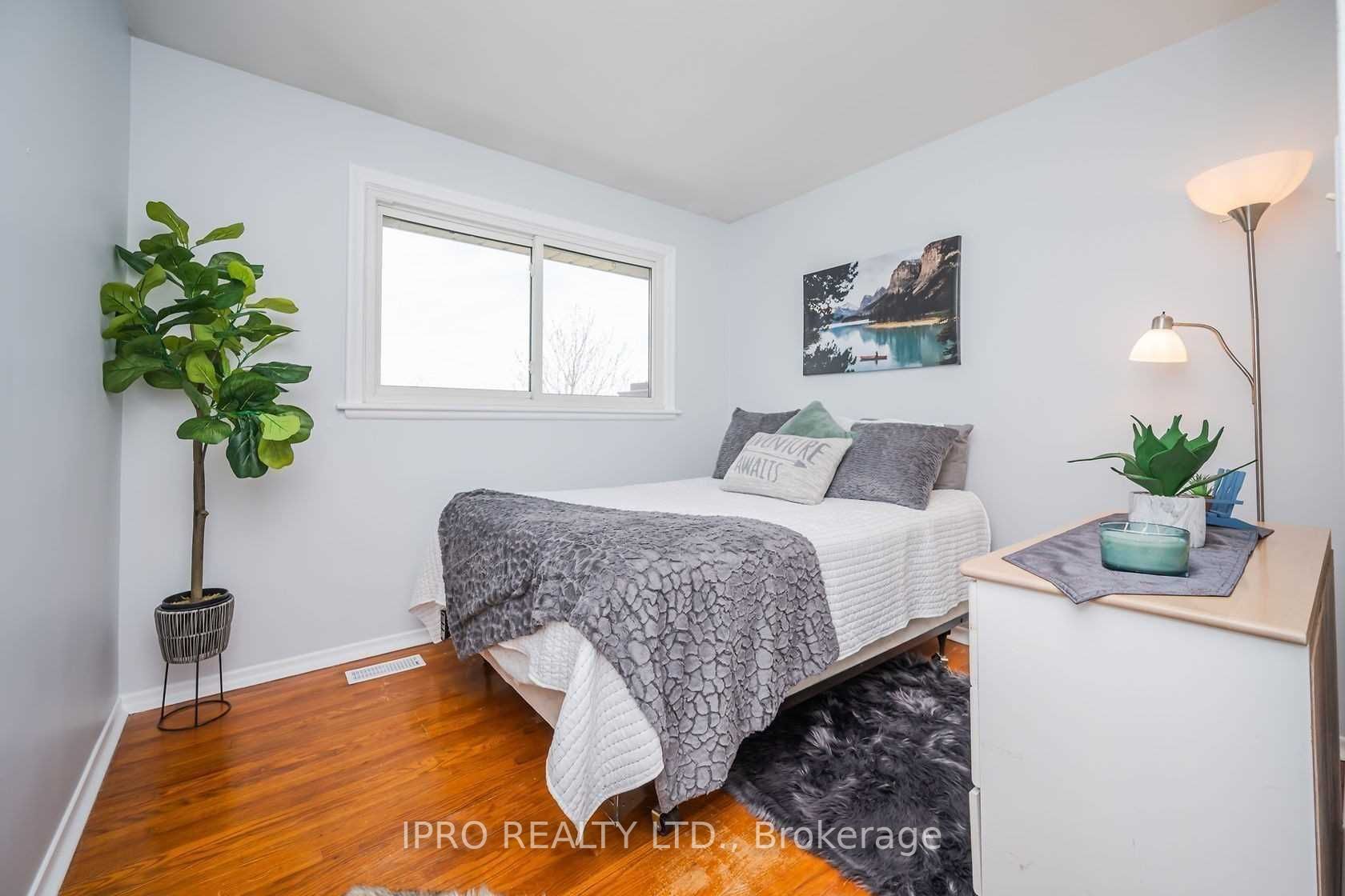 20 Highland Road W