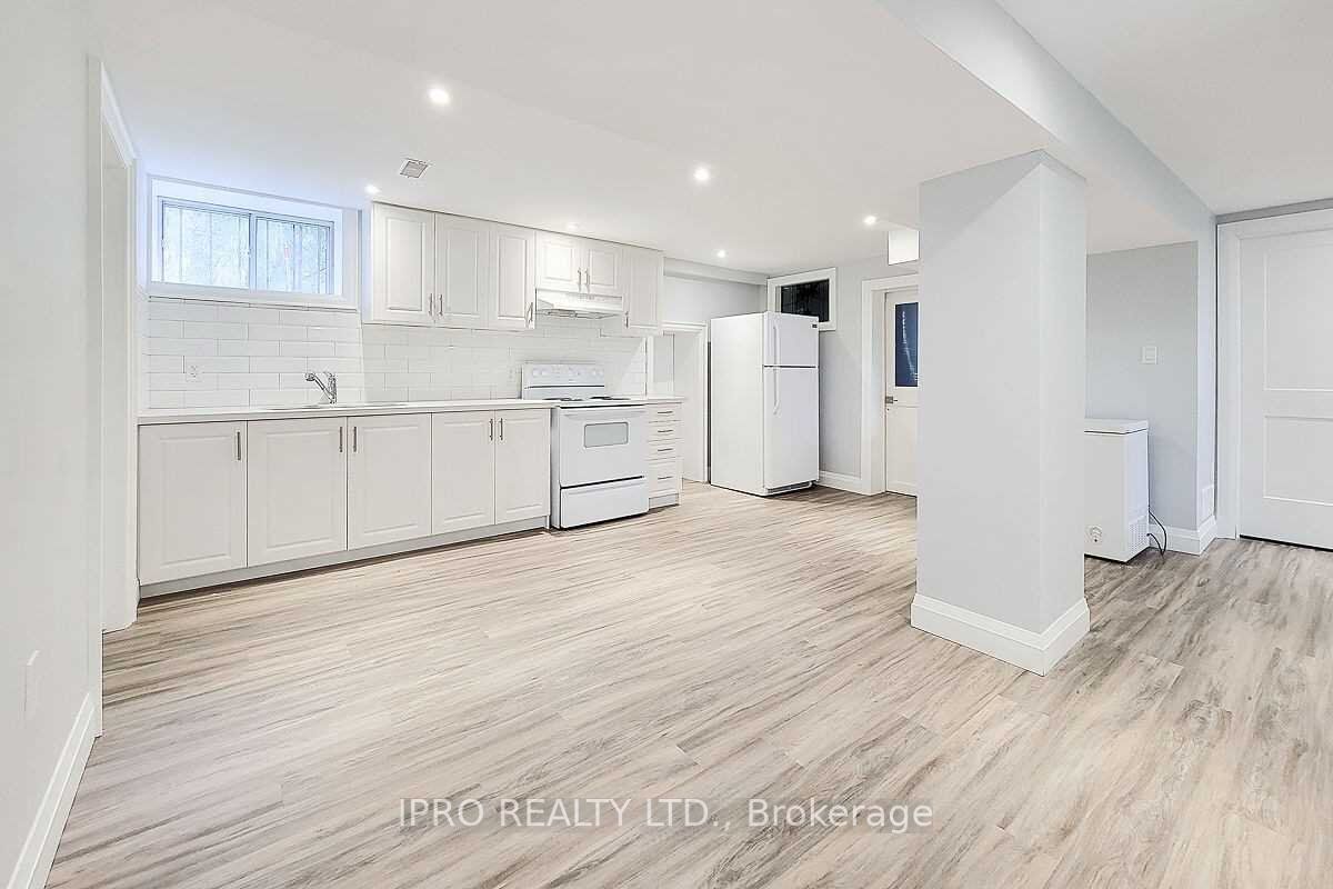 20 Highland Road W