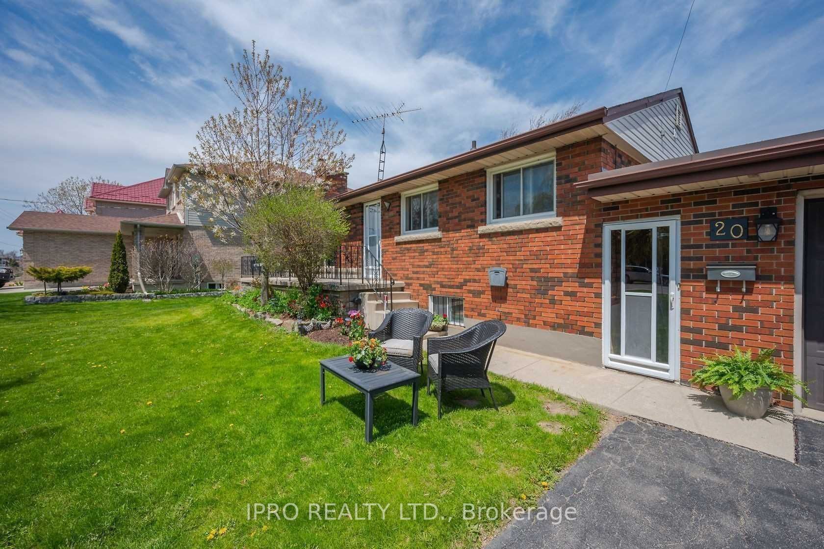 20 Highland Road W