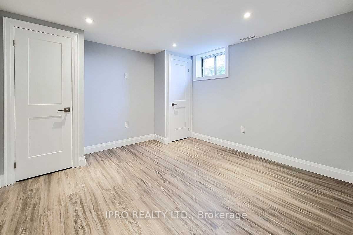 20 Highland Road W