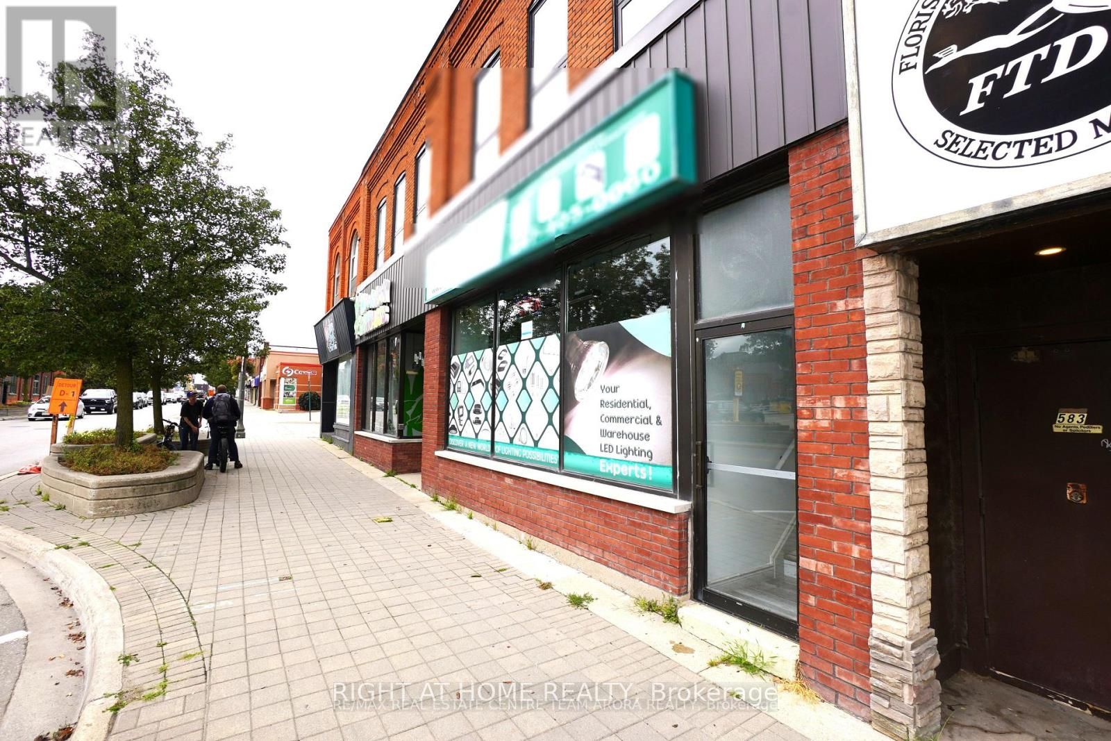 581 Dundas St, #579
