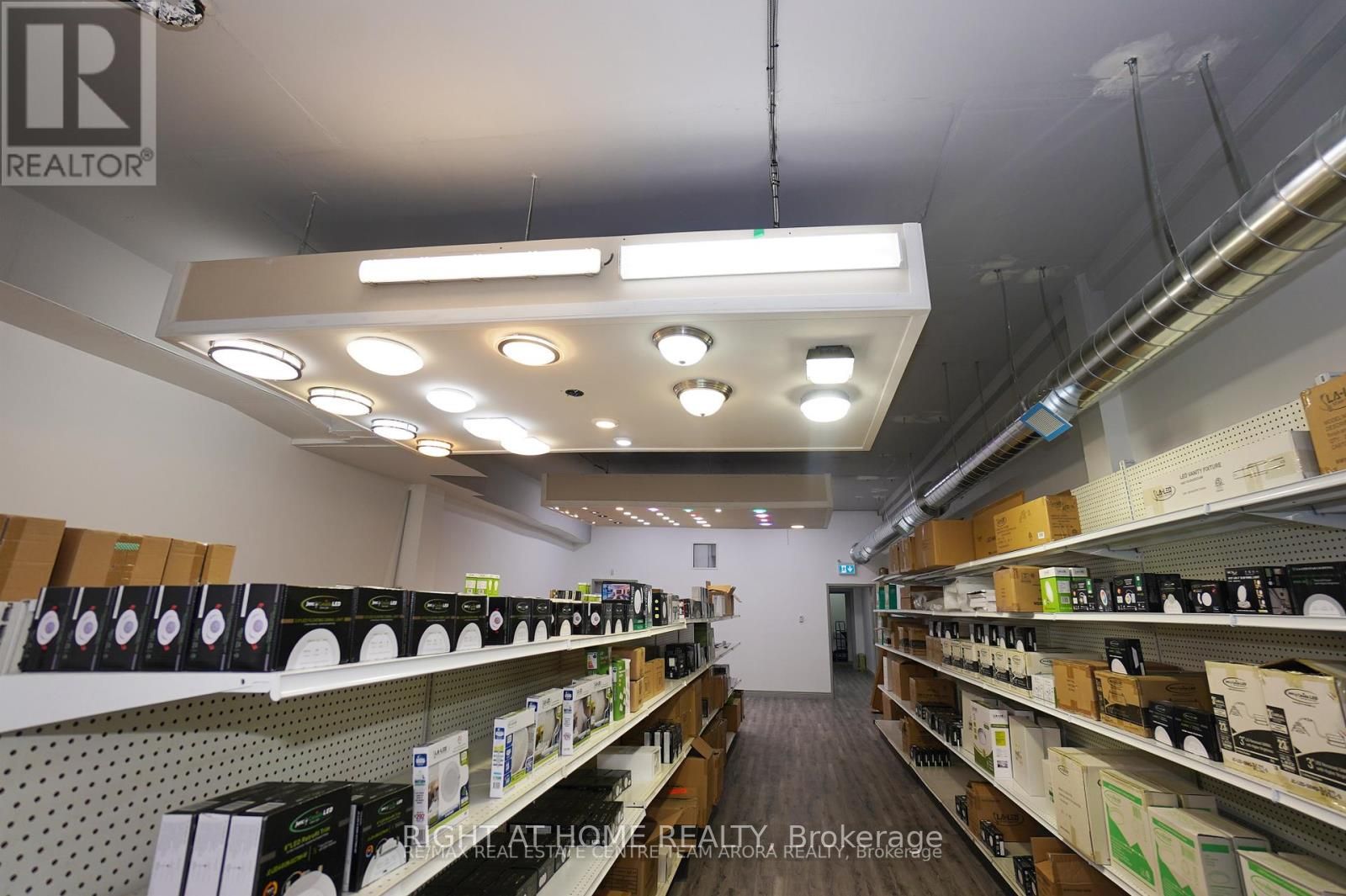 581 Dundas St, #579
