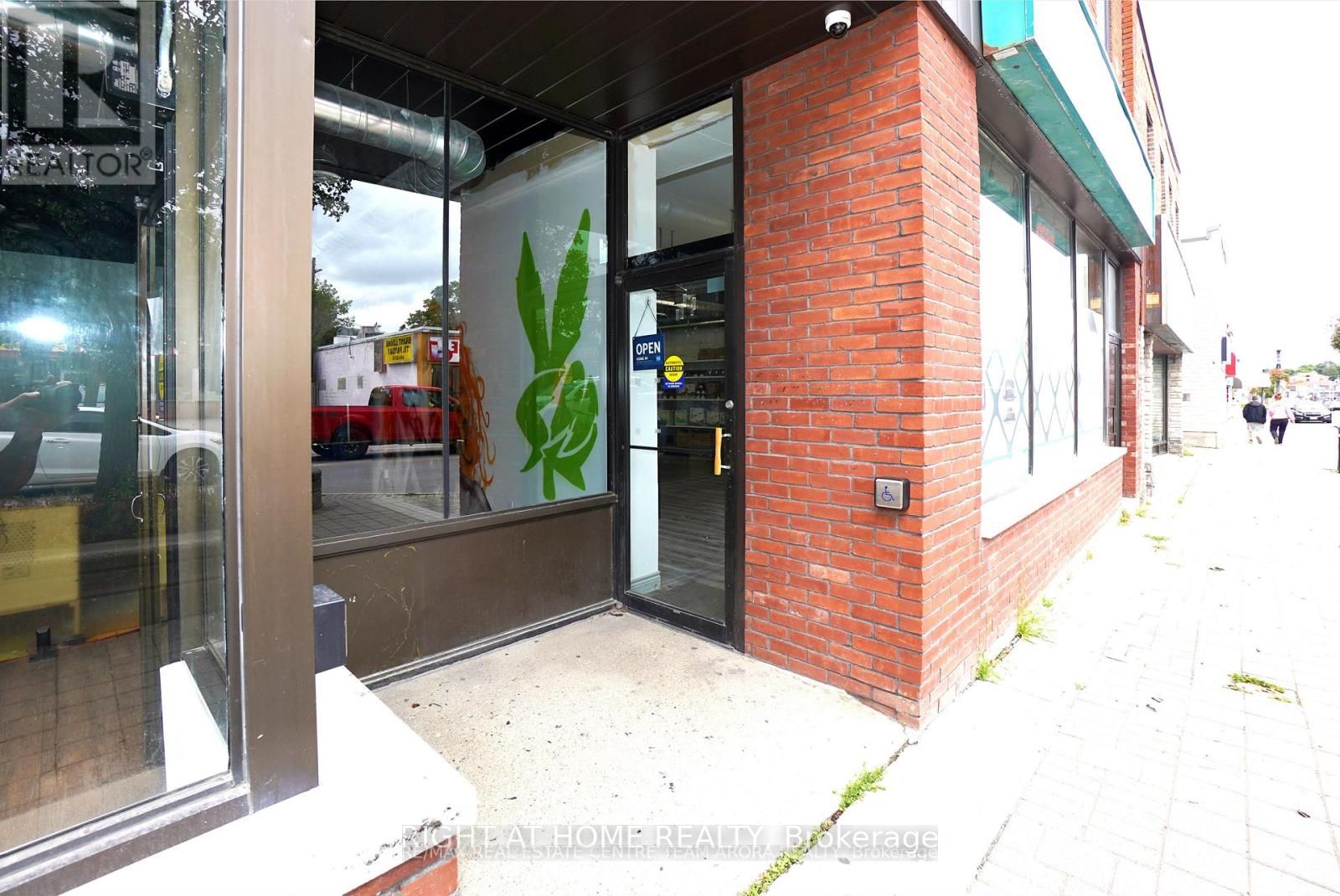 581 Dundas St, #579