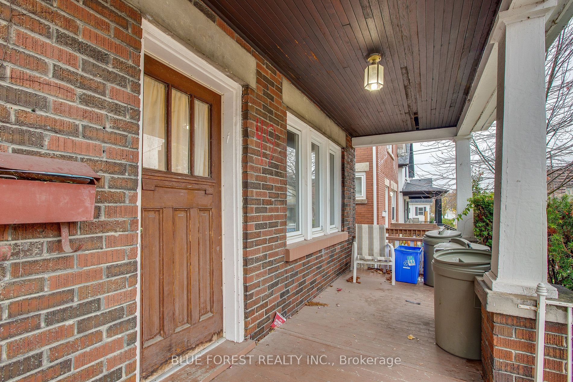 49 St George St