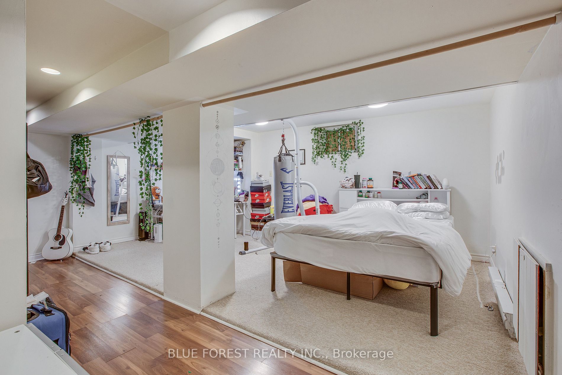 49 St George St