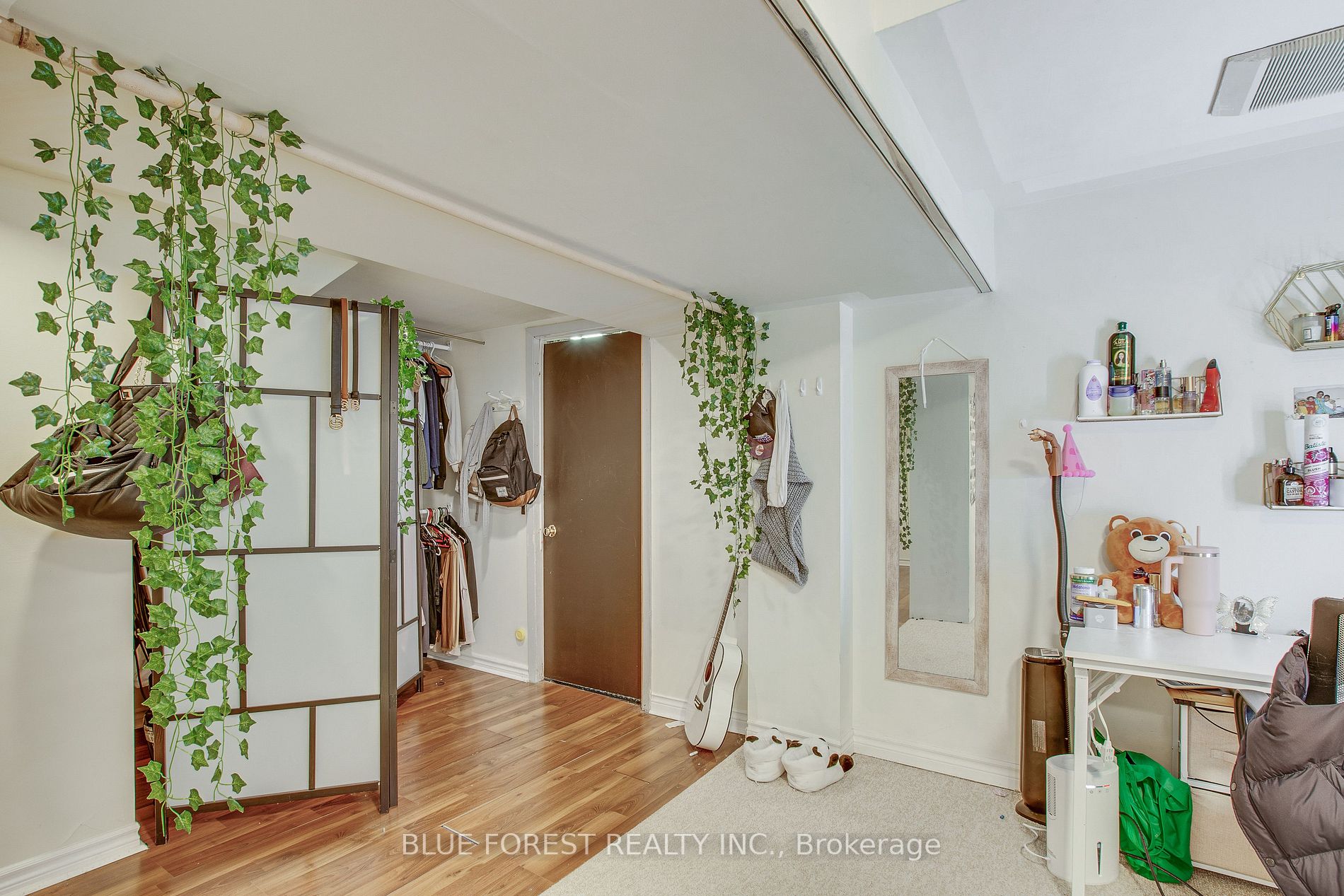 49 St George St