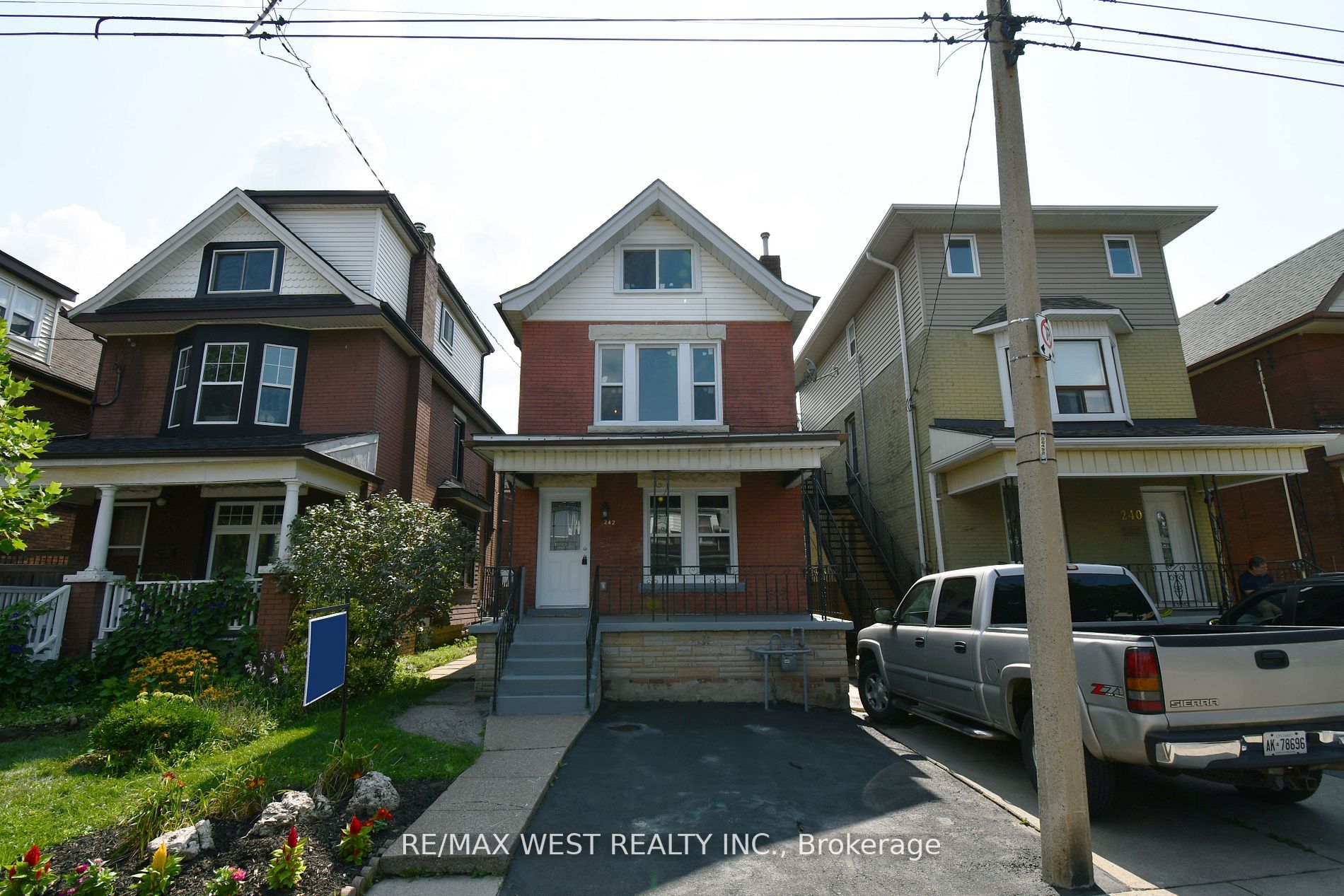 242 Balmoral Avenue N