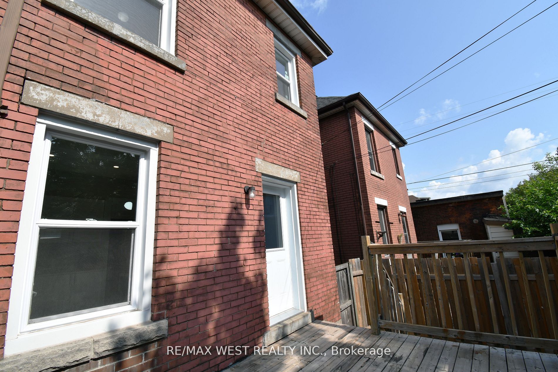 242 Balmoral Avenue N