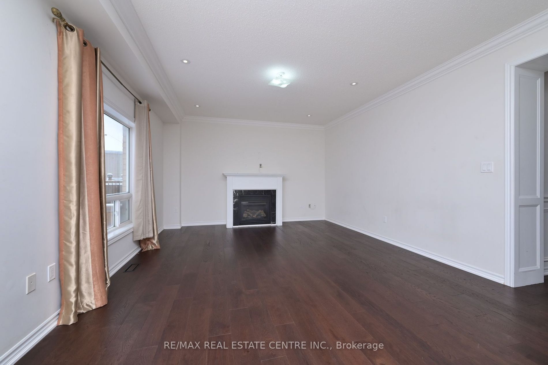 401 Tansley Street