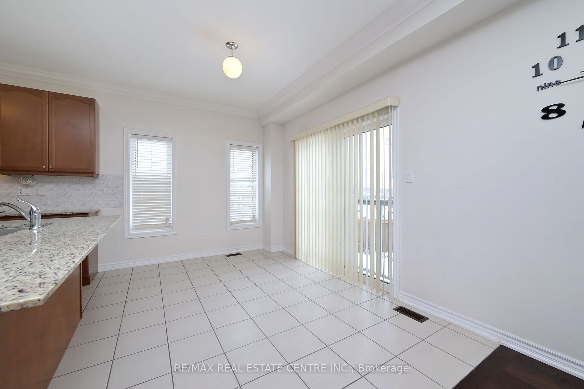 401 Tansley Street