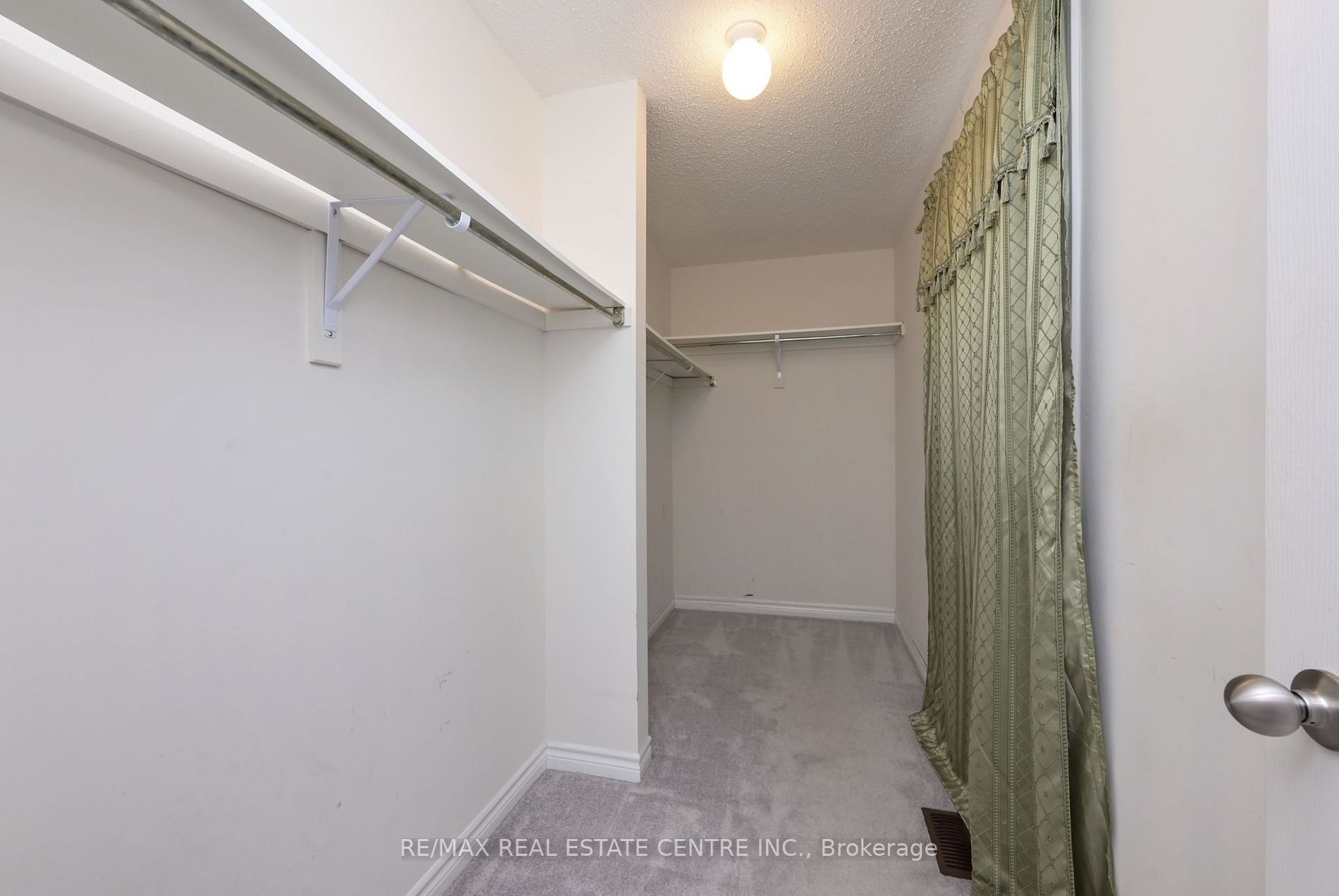 401 Tansley Street