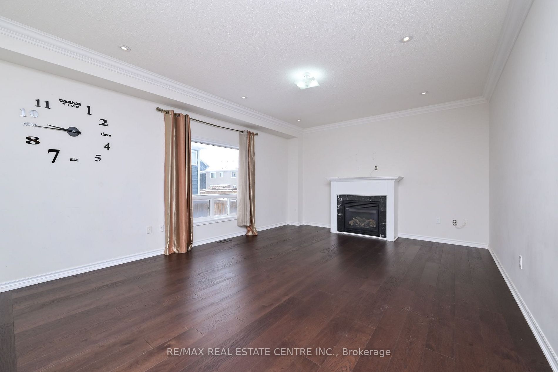 401 Tansley Street