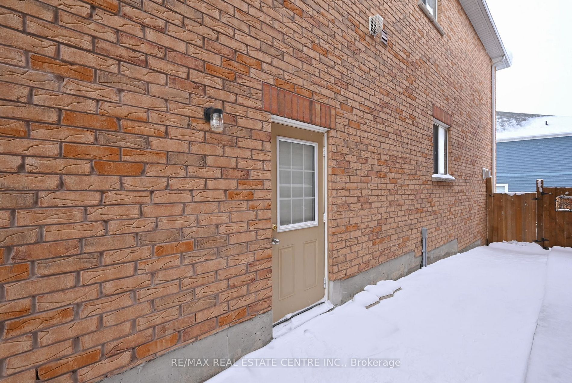 401 Tansley Street
