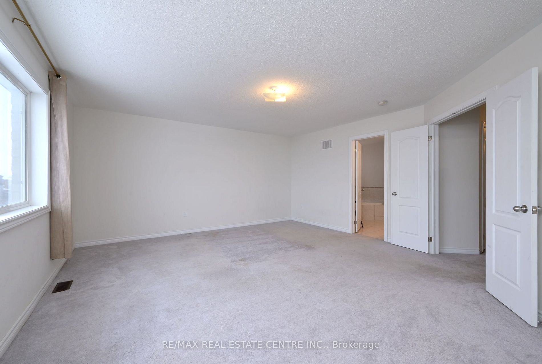 401 Tansley Street