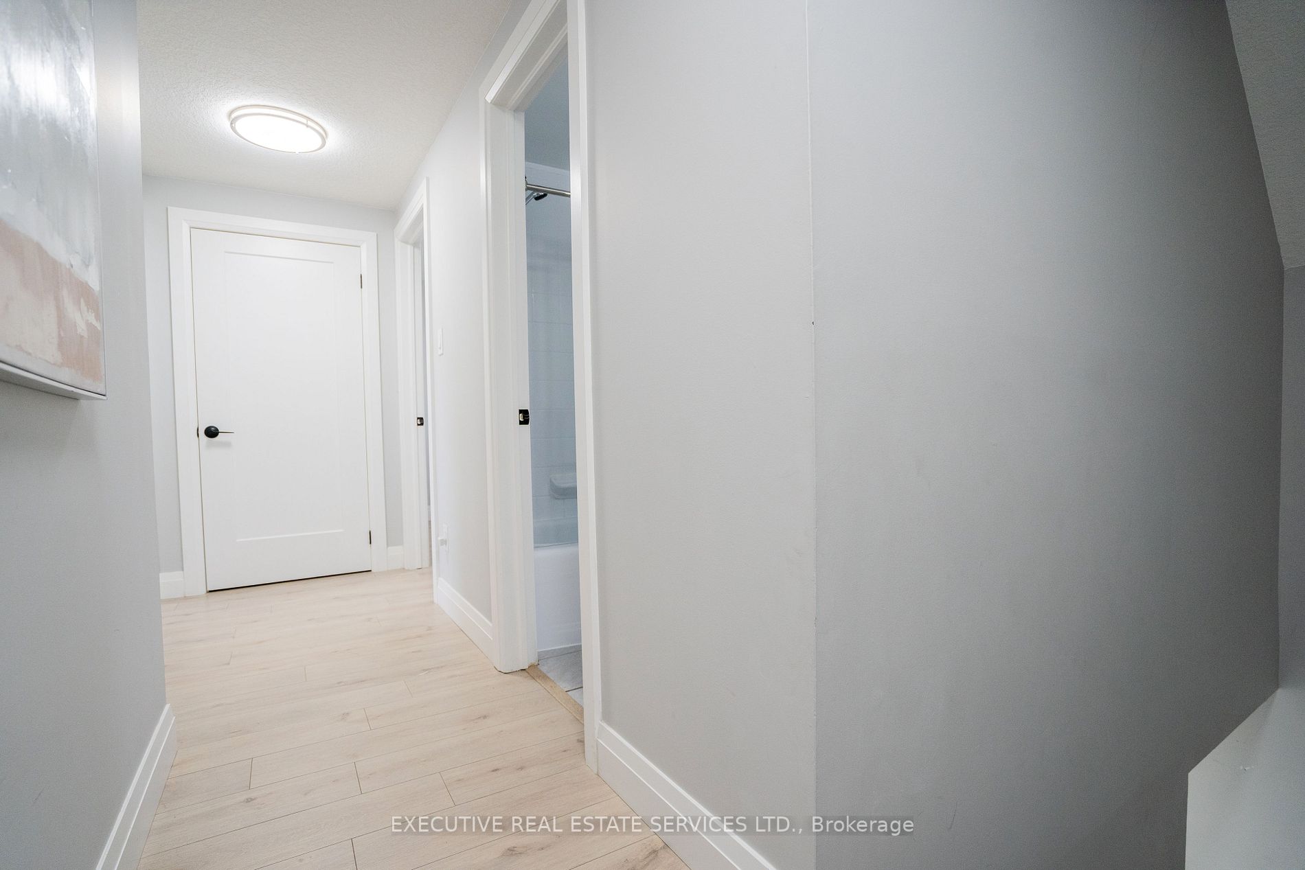 716 Elgin St N