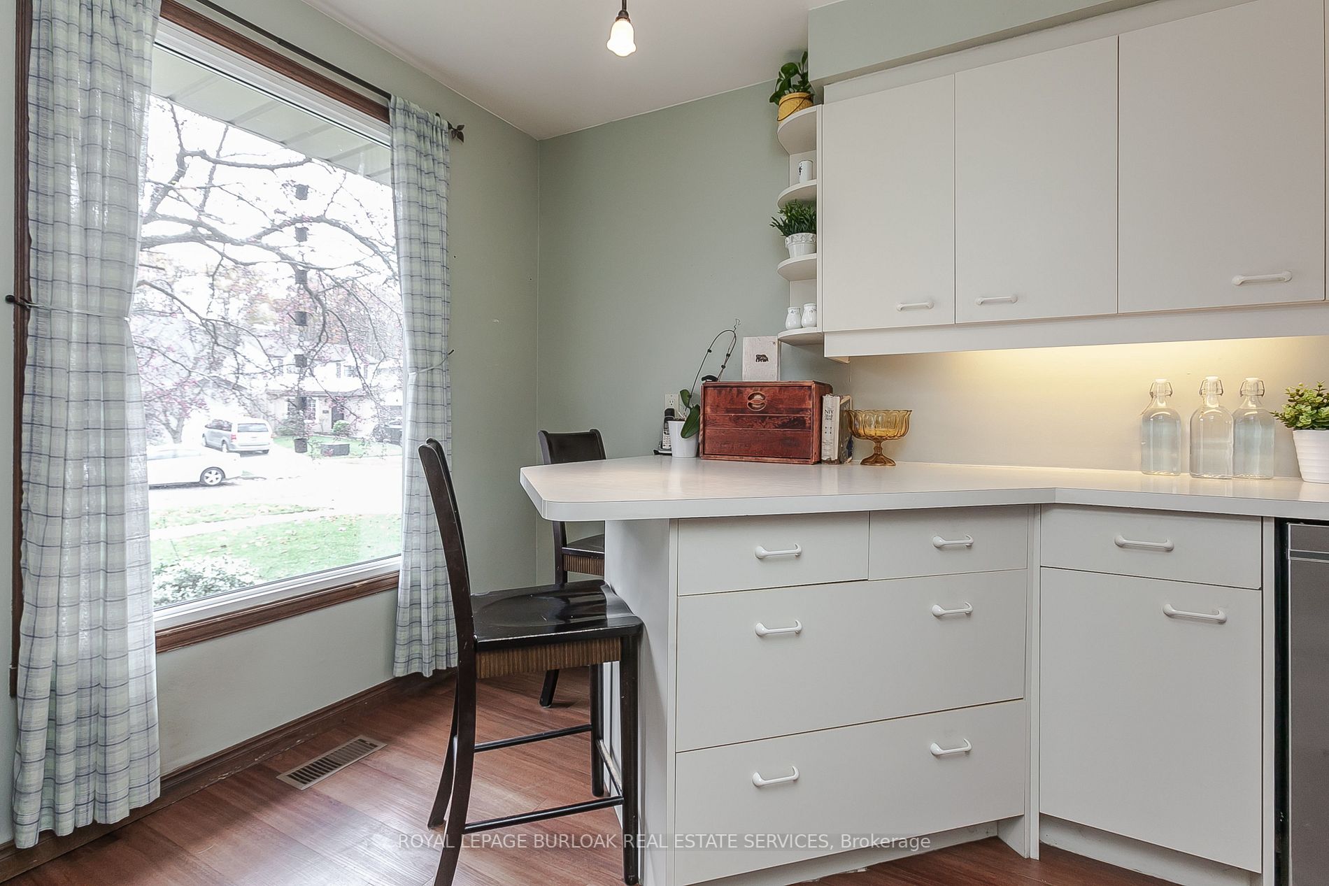 135 Glenashton Dr