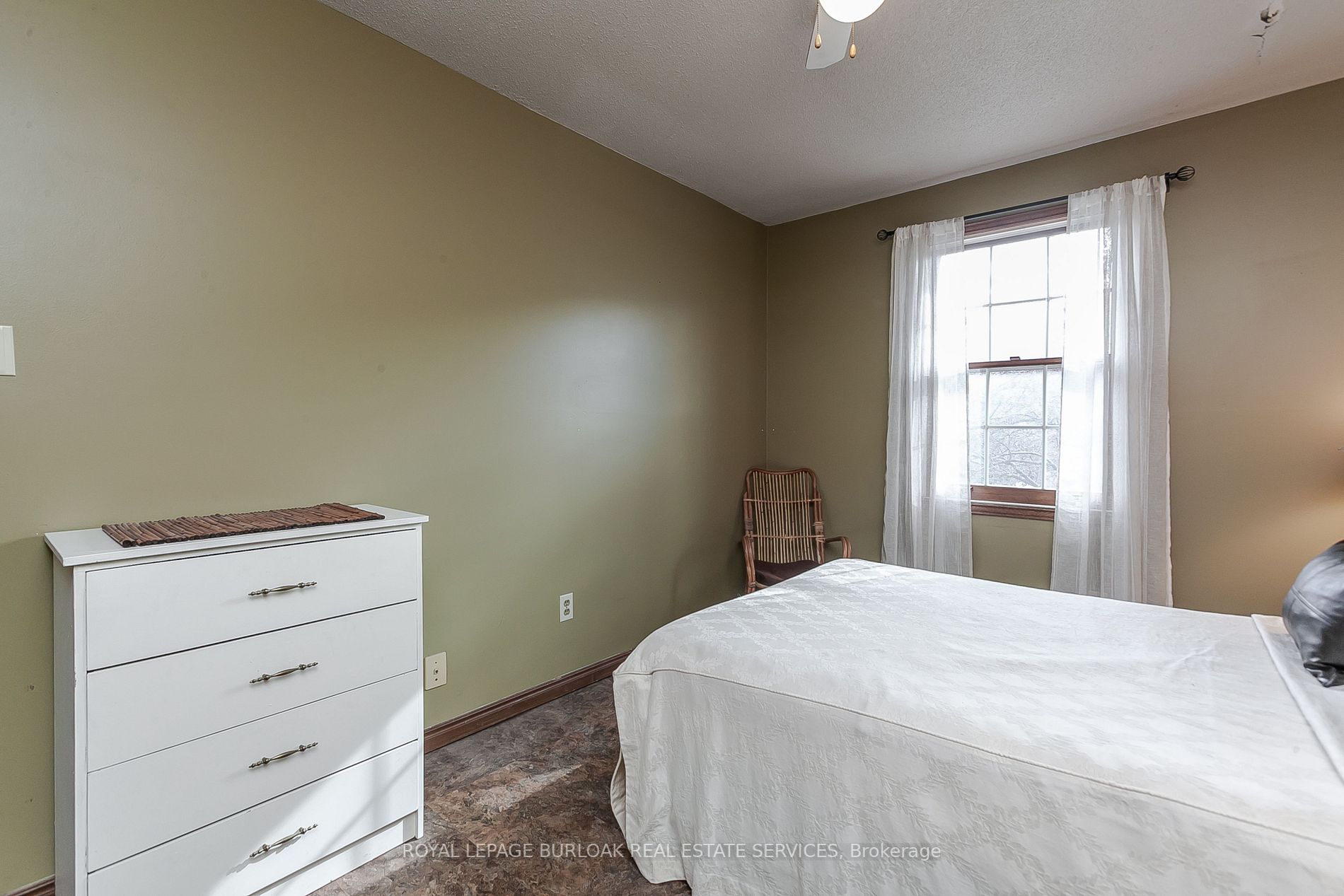 135 Glenashton Dr