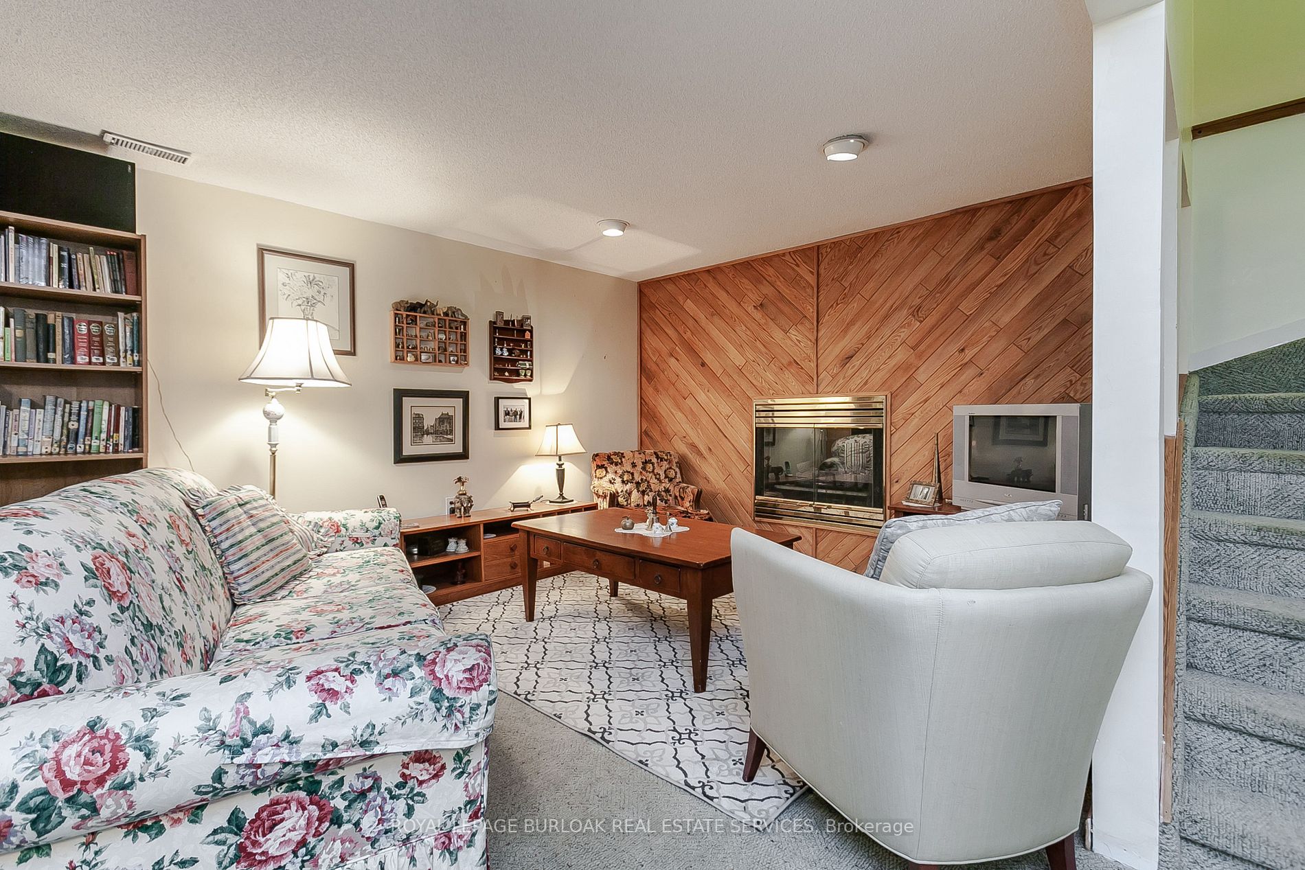 135 Glenashton Dr