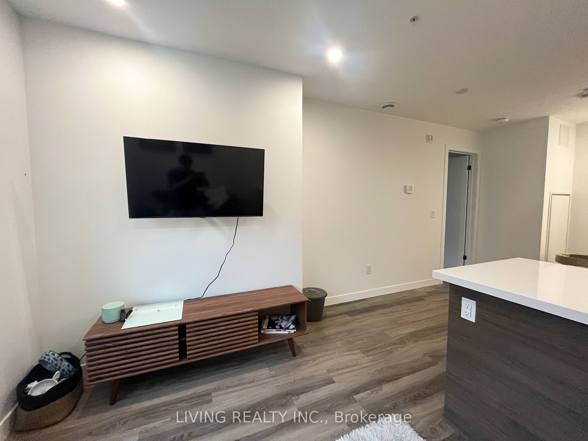 455 Charlton Avenue E #402