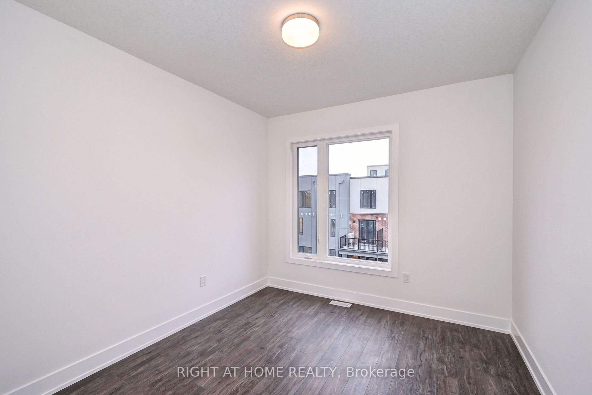 99 Roger St, #18