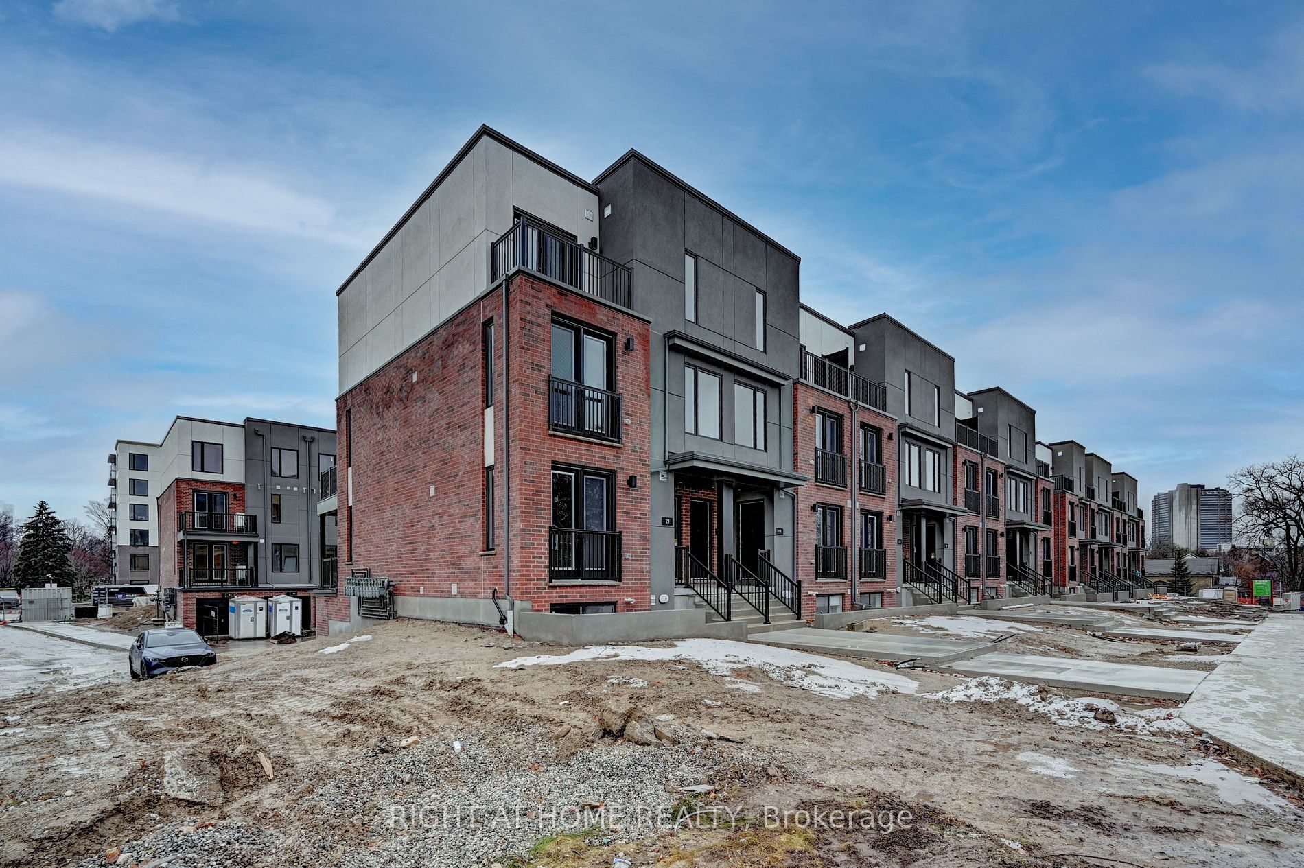 99 Roger St, #18