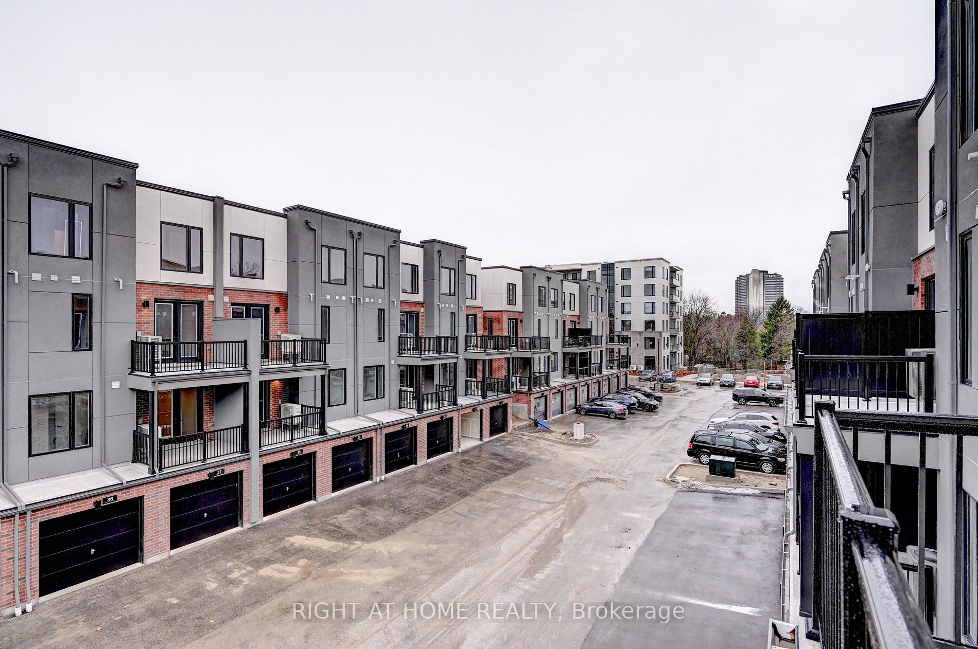 99 Roger St, #18