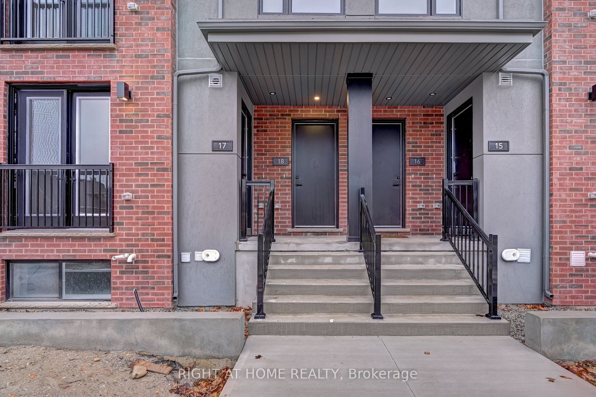 99 Roger St, #18