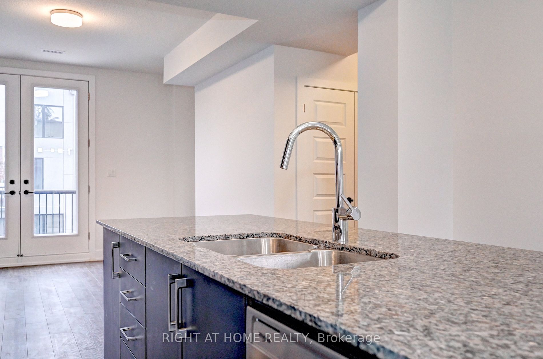 99 Roger St, #18