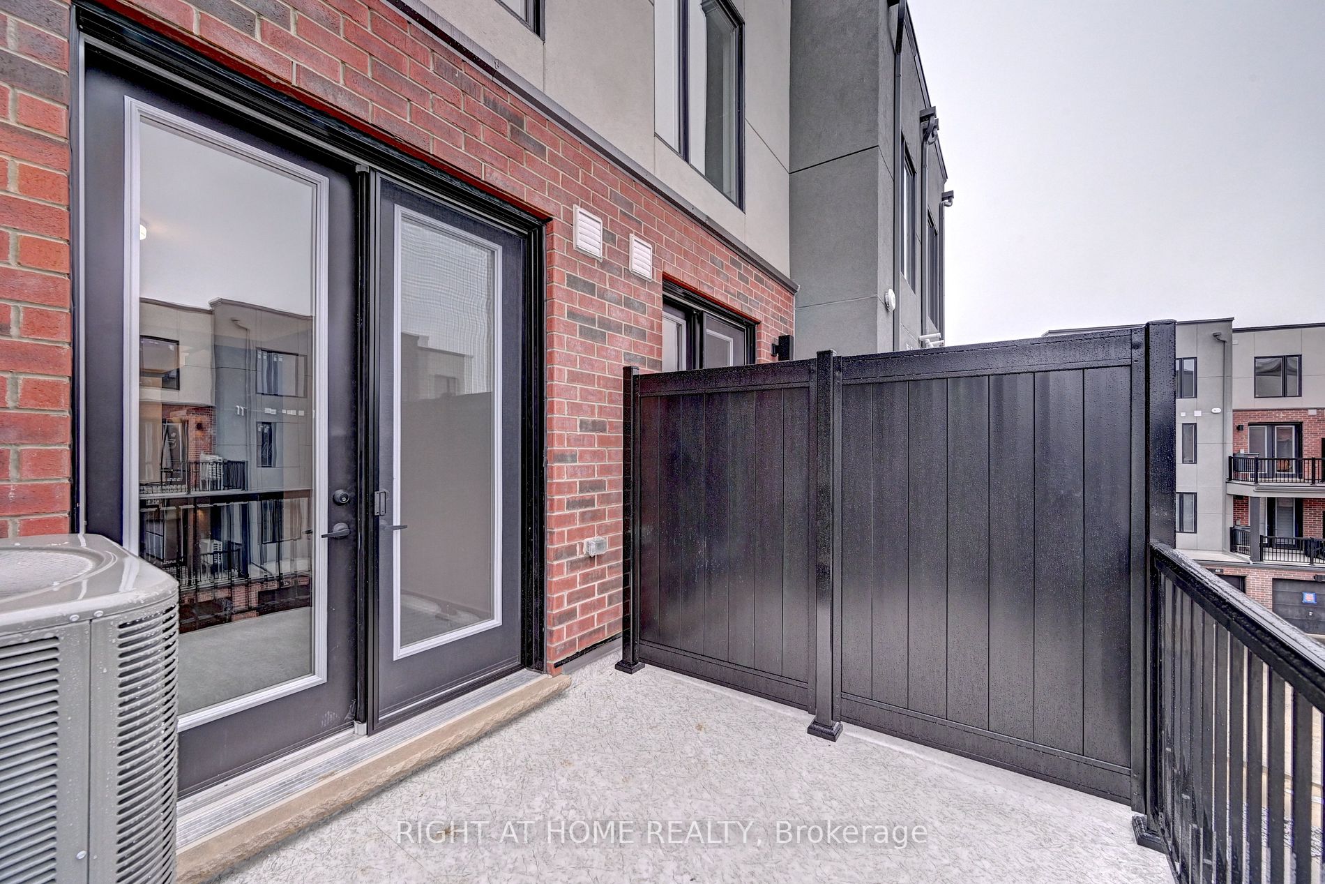 99 Roger St, #18
