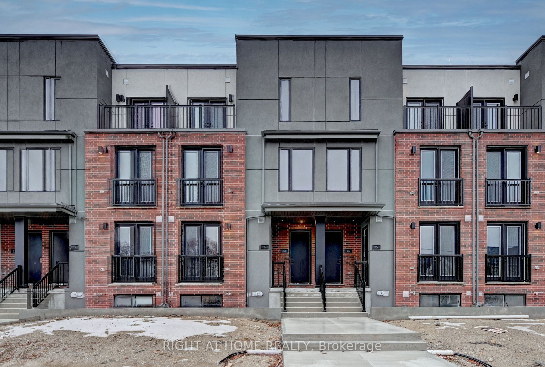 99 Roger St, #18