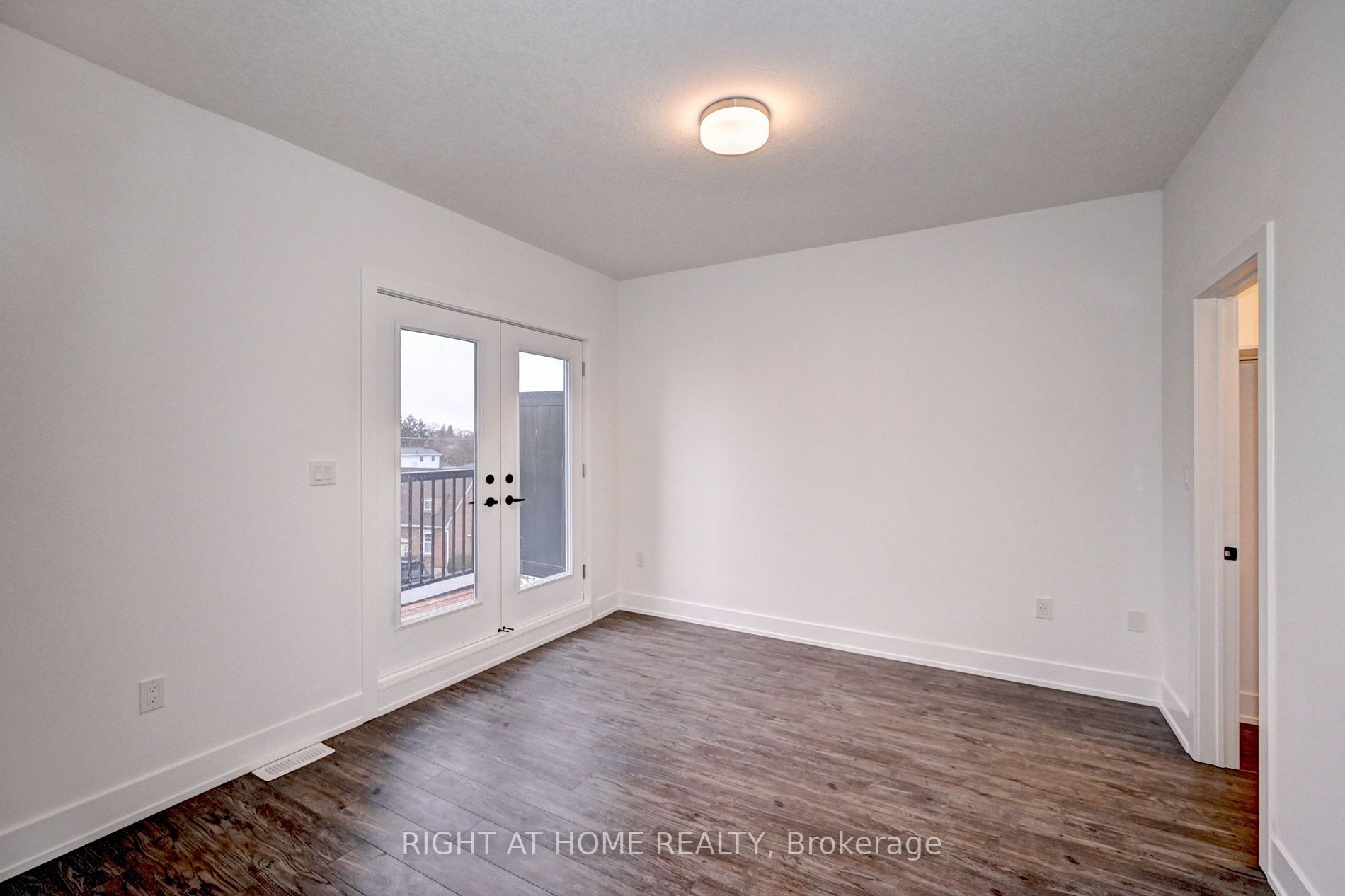 99 Roger St, #18