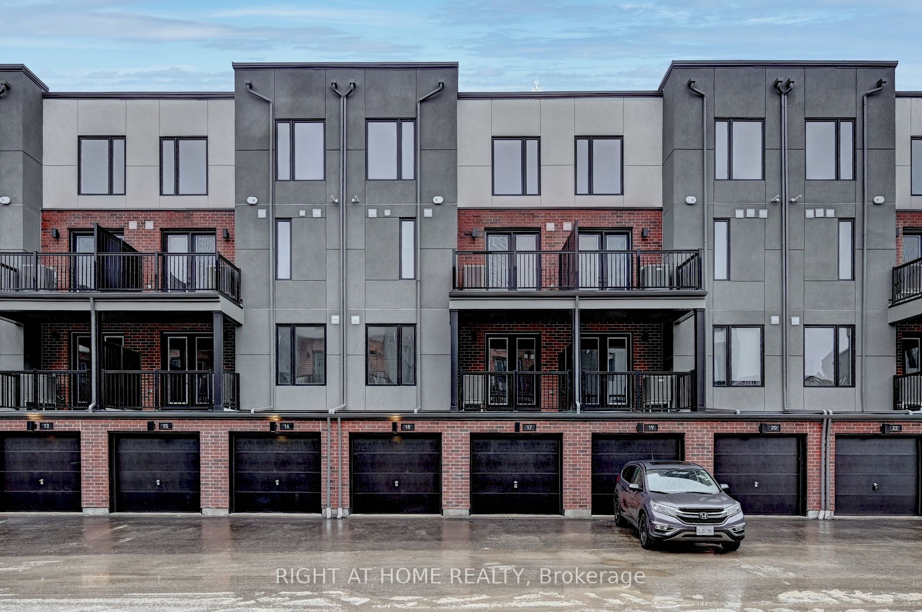99 Roger St, #18