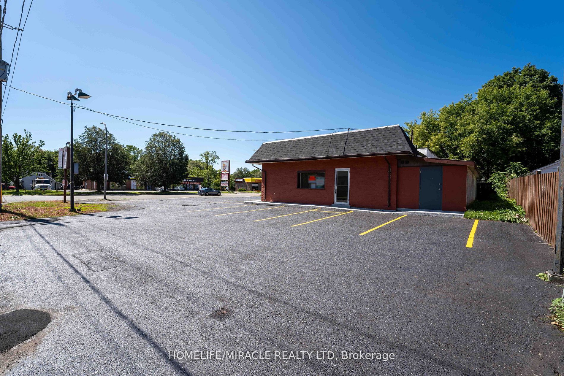 235 Dundas St