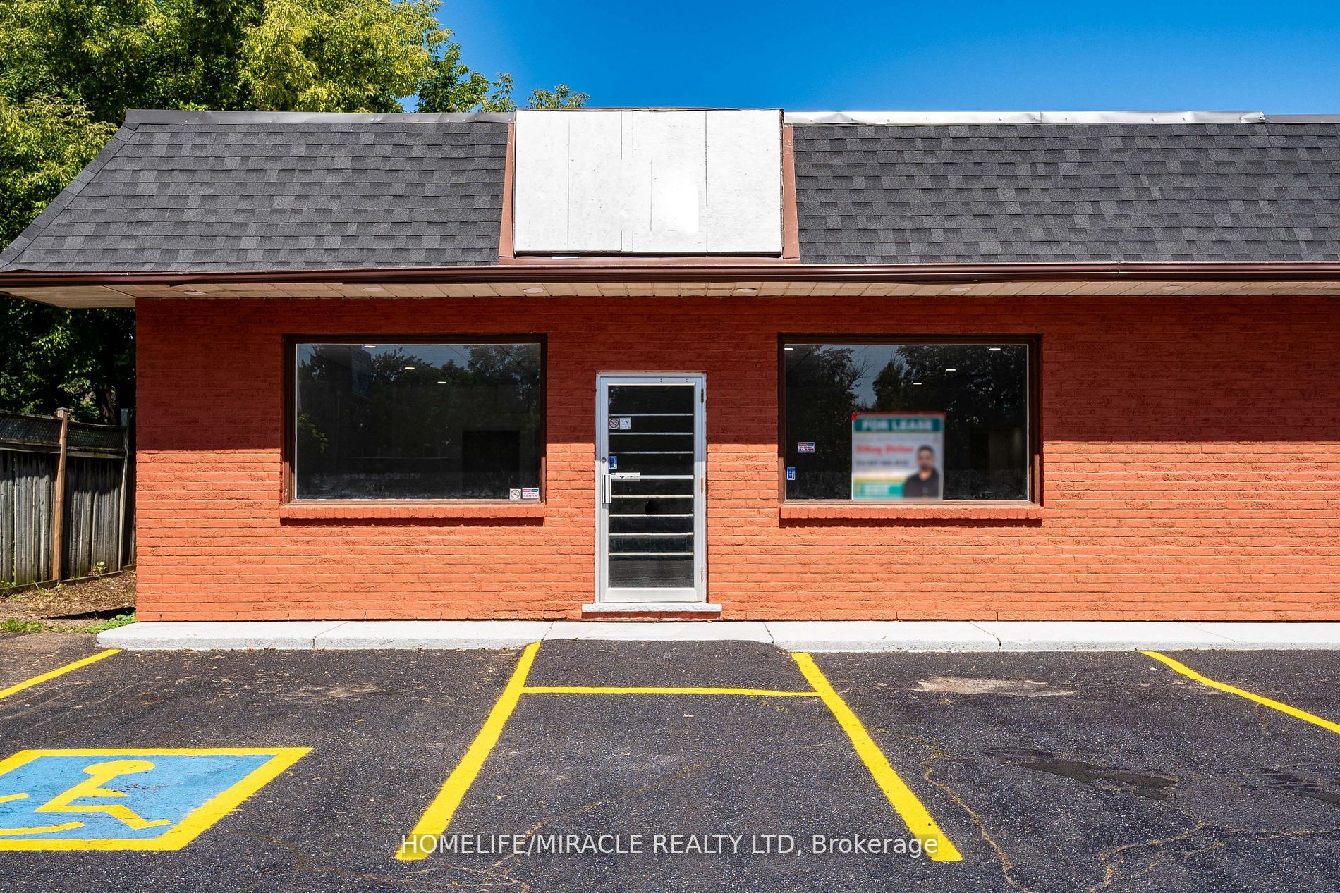 235 Dundas St