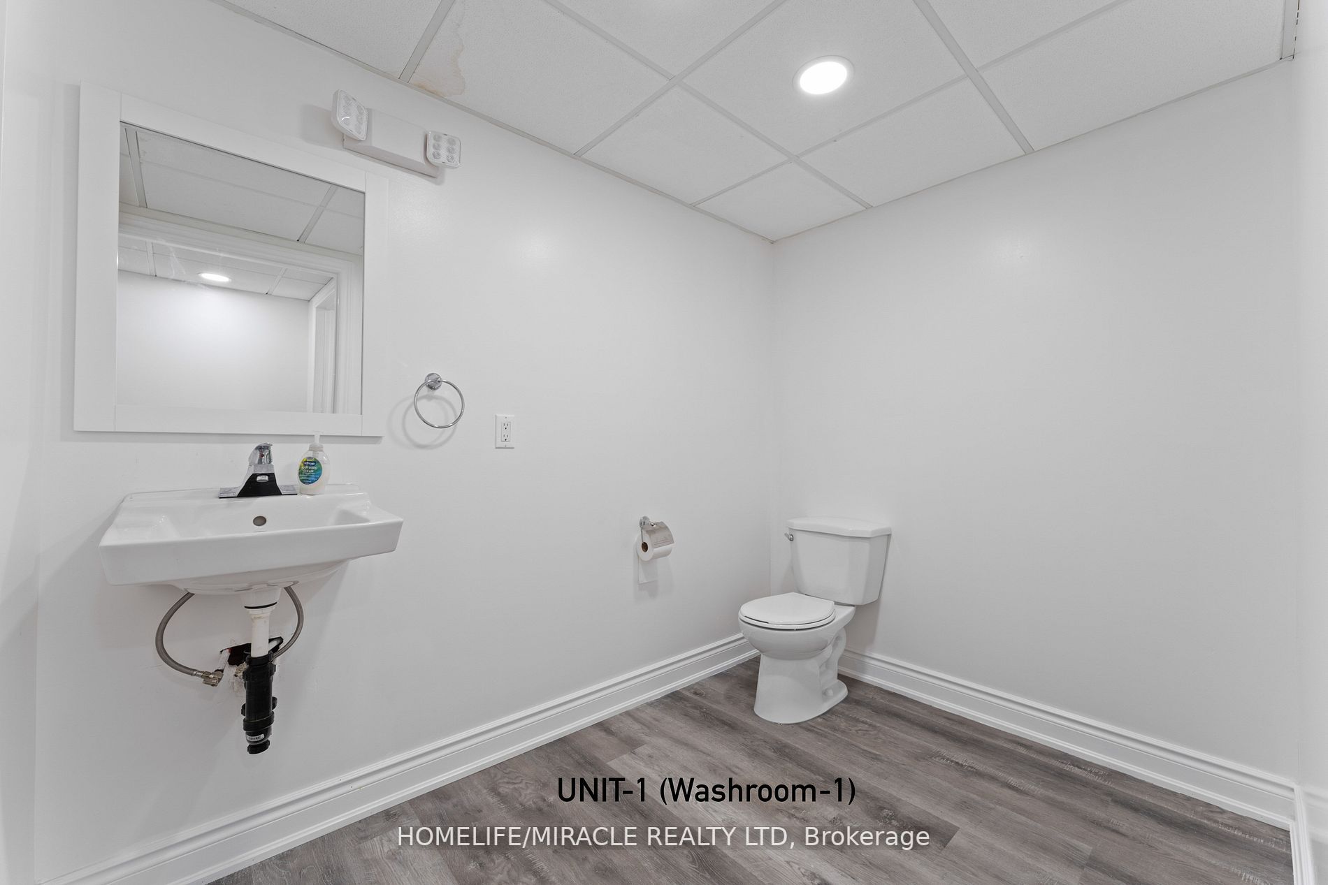 235 Dundas St