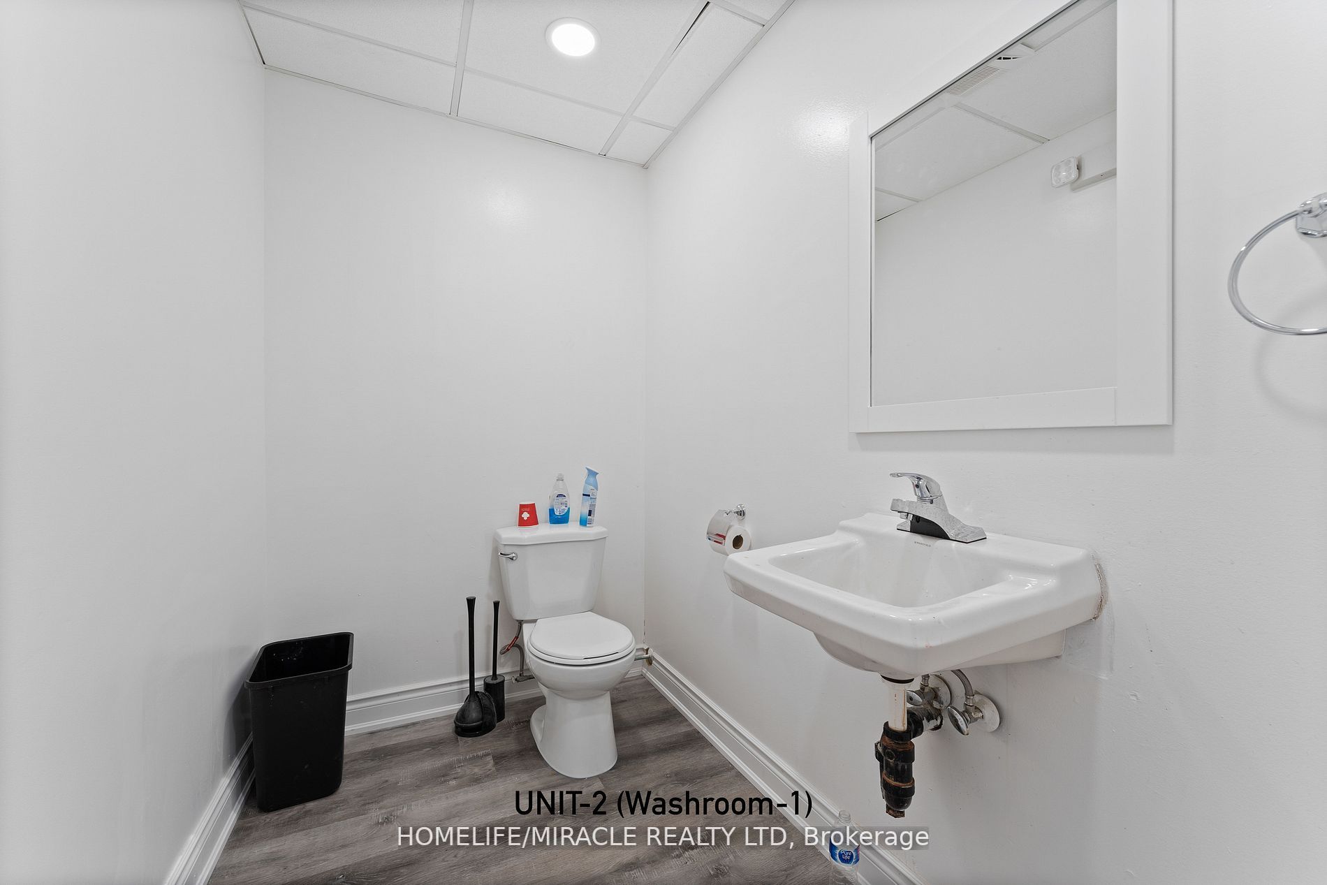 235 Dundas St