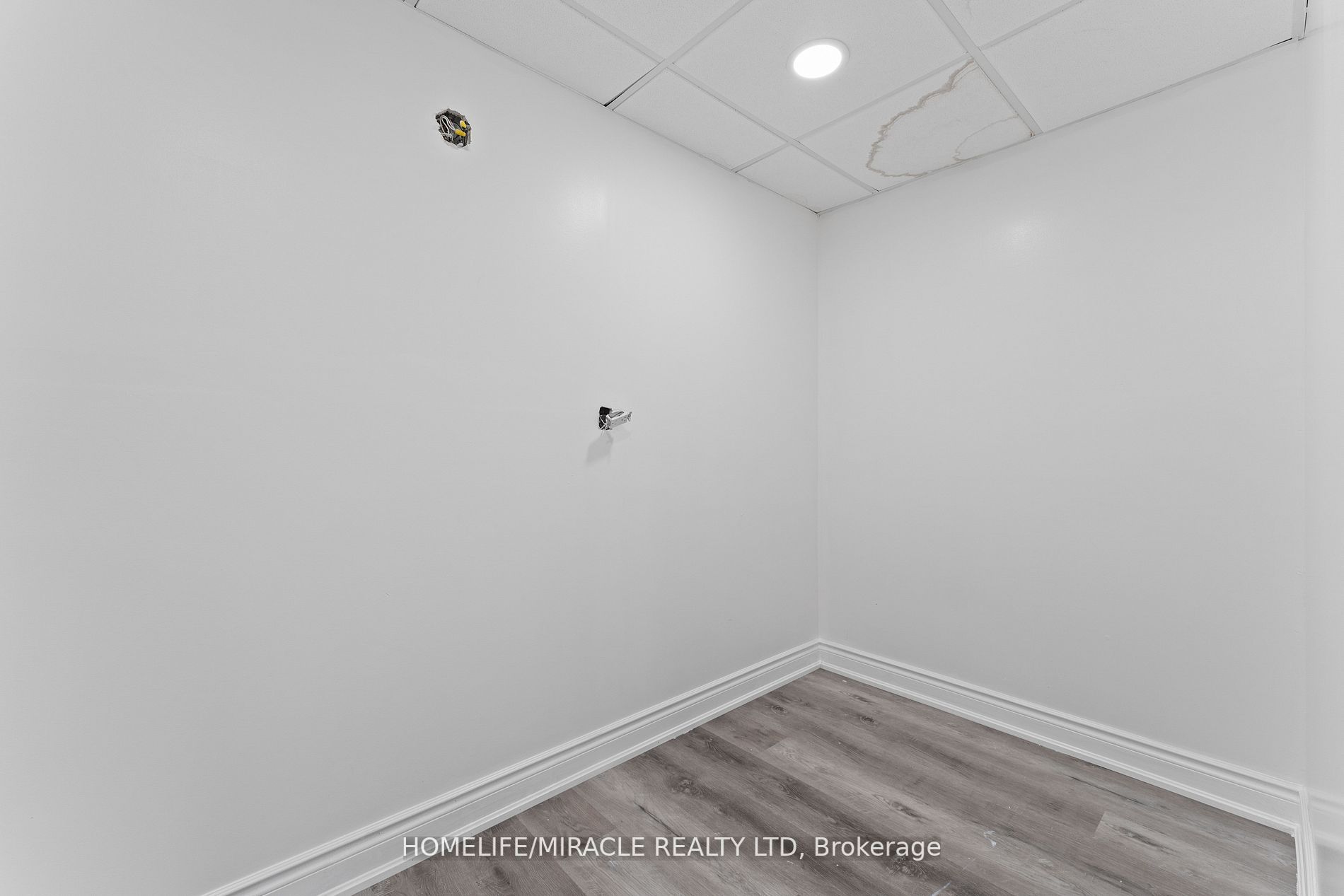 235 Dundas St