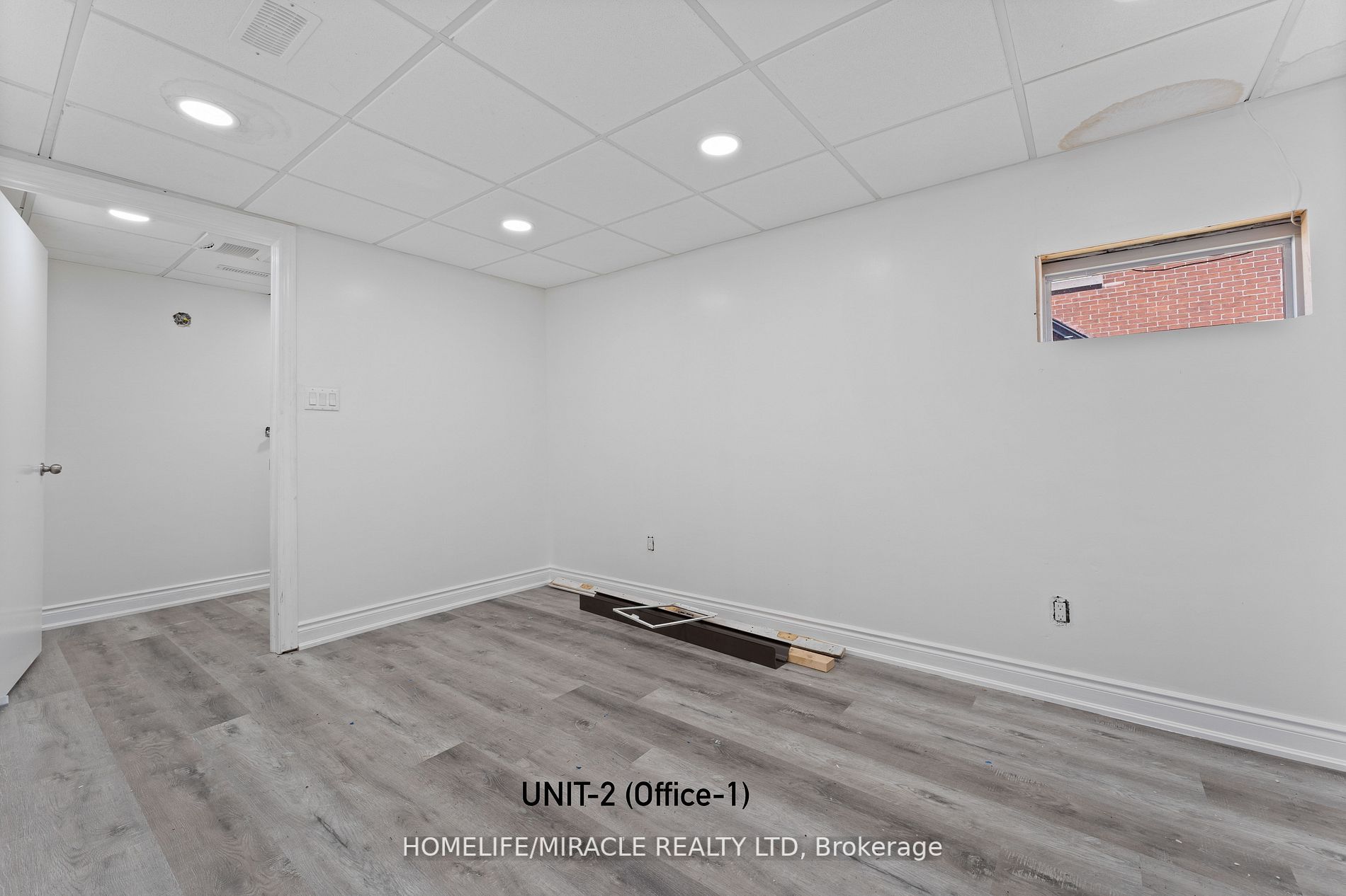 235 Dundas St