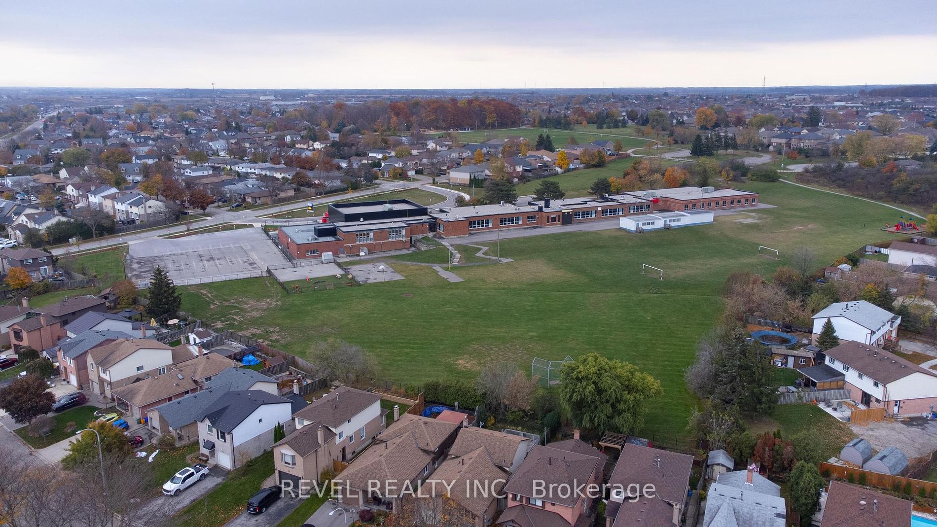39 Twinoaks Cres