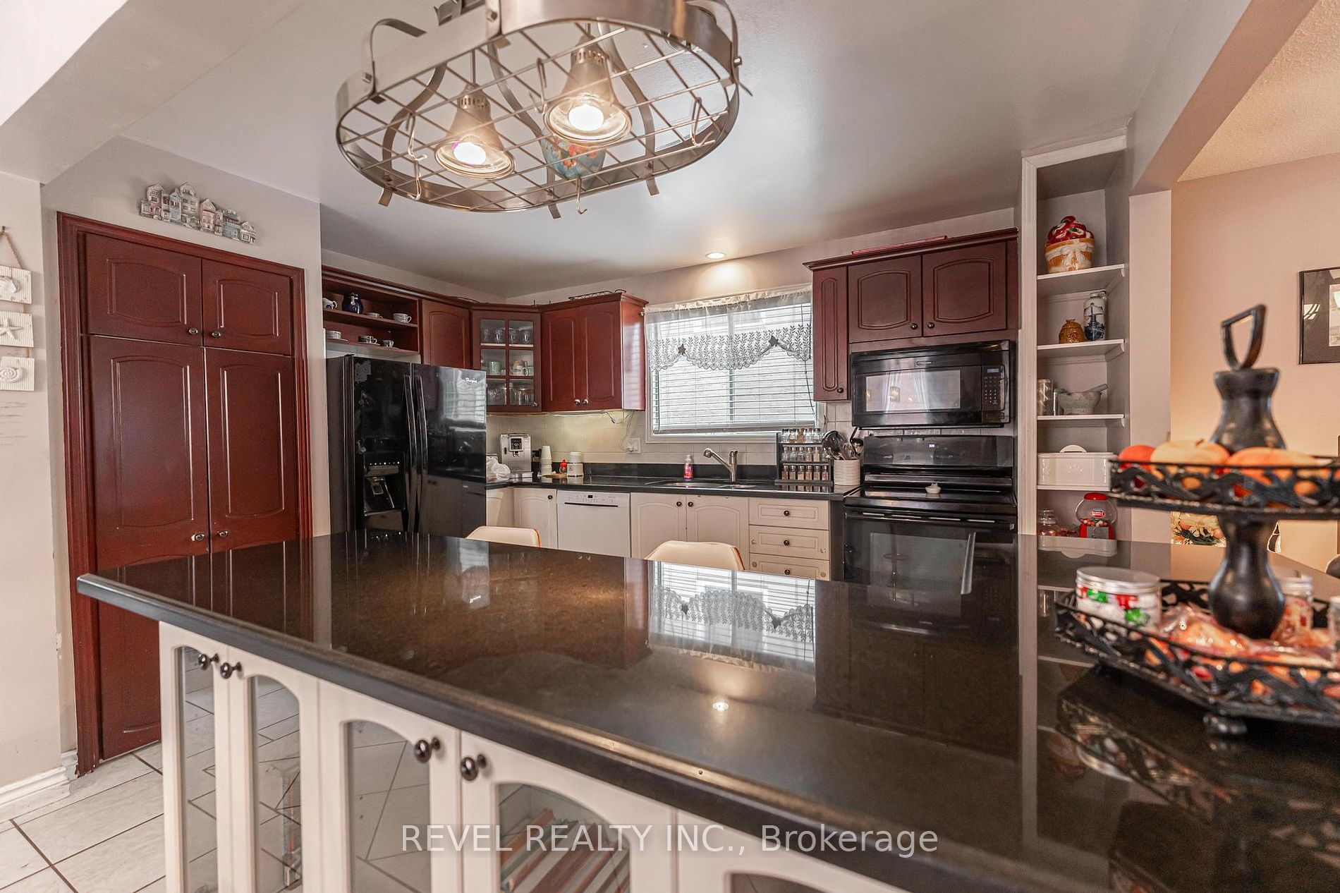 39 Twinoaks Cres