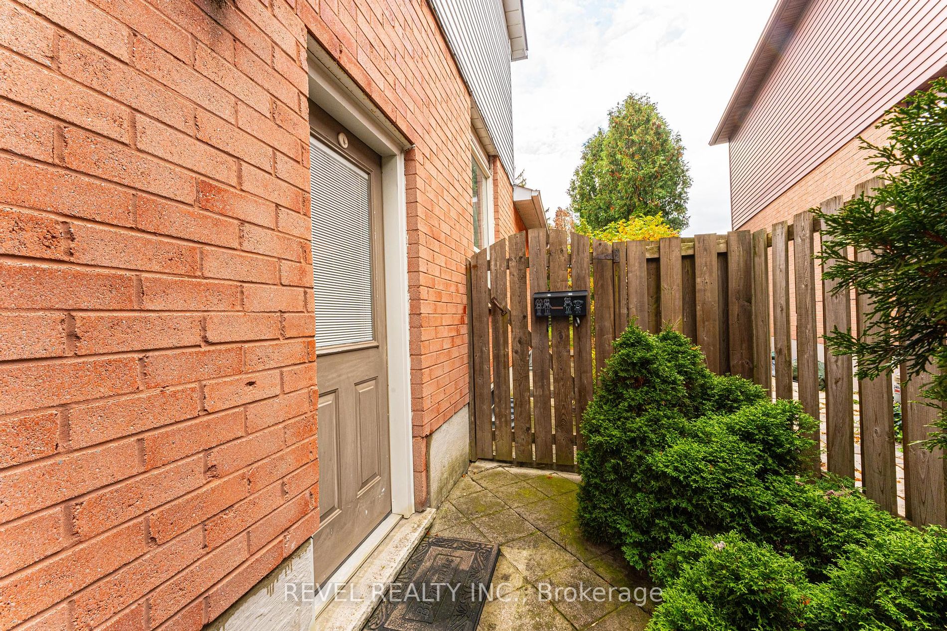 39 Twinoaks Cres