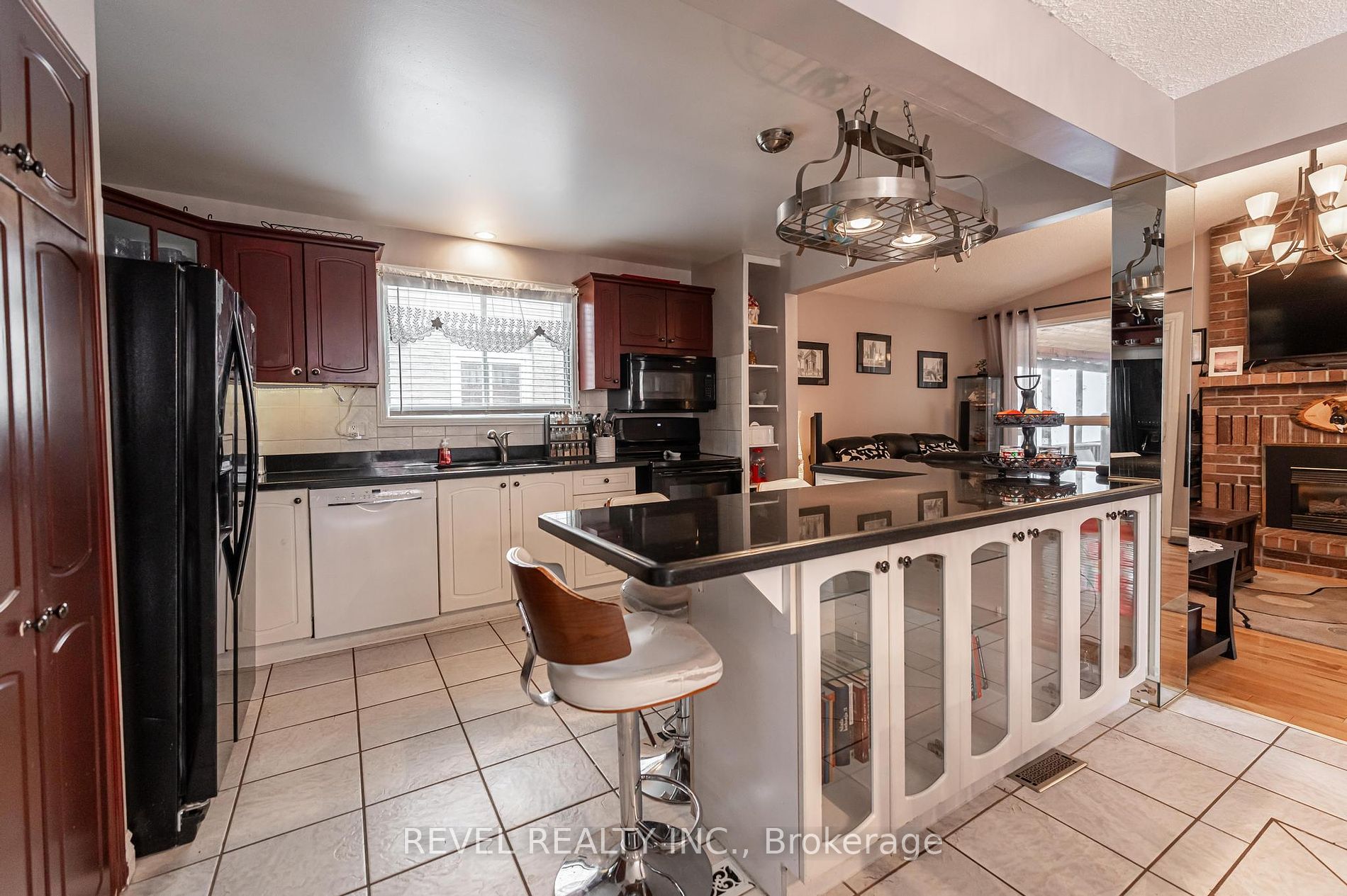 39 Twinoaks Cres